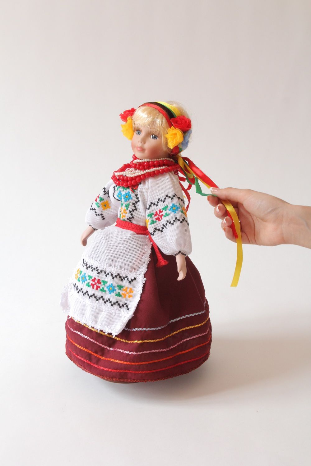 Künstlerische Puppe in ukrainischer Tracht Podoljanka foto 4