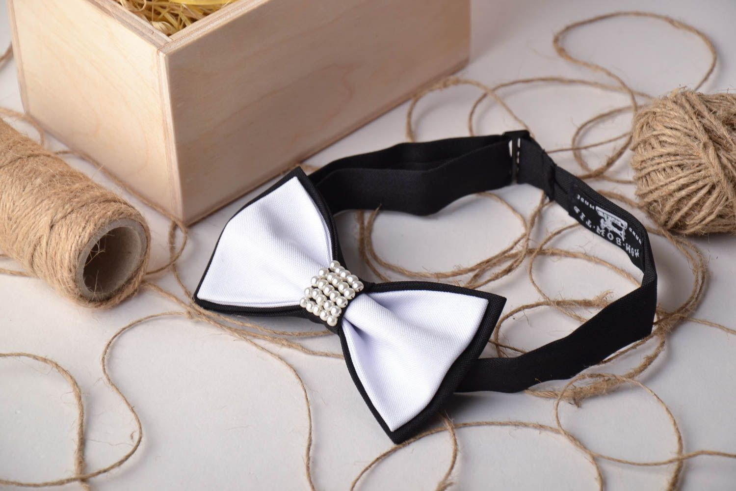 Женский текстильный галстук-бабочка черно-белый фото 1
