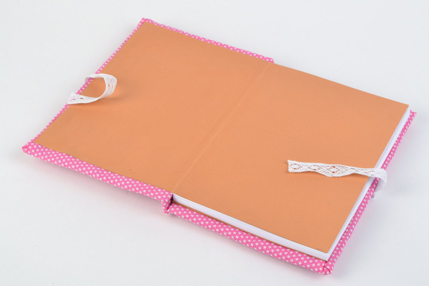 Розовый блокнот ручной работы с хлопковой обложкой в белый горошек на 60 листов фото 3