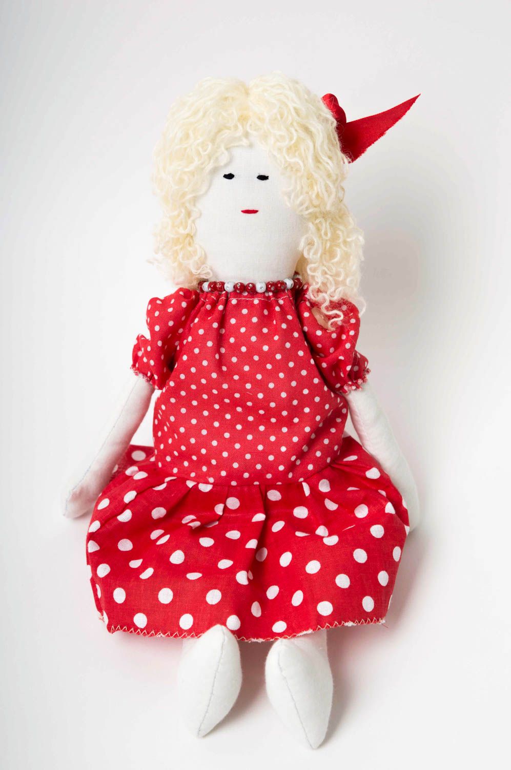 Кукла ручной работы кукла из ткани дизайнерская мягкая кукла в красном платье фото 9
