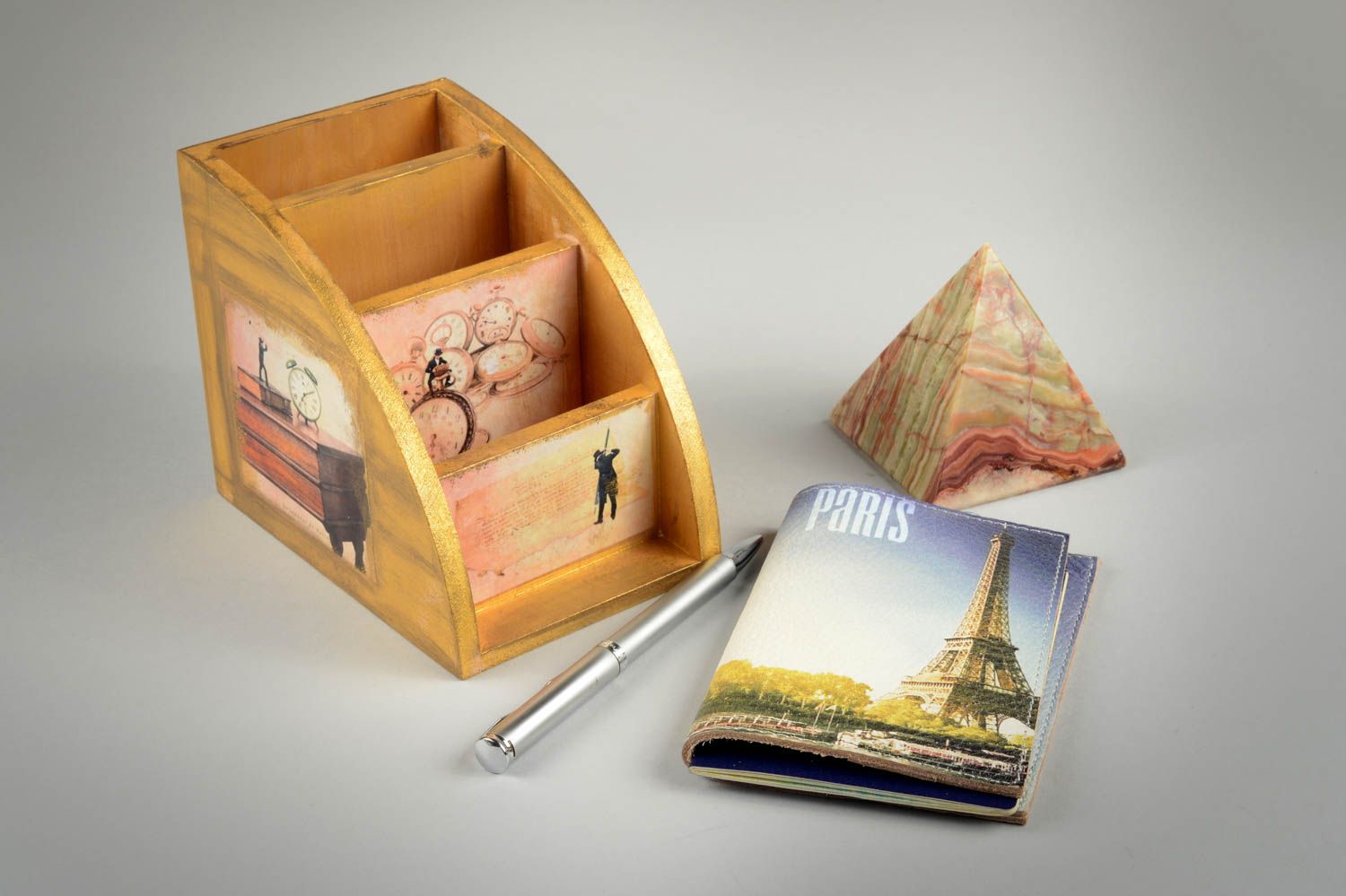 Funda de cuero artesanal regalo original estuche para pasaporte París bonito foto 1