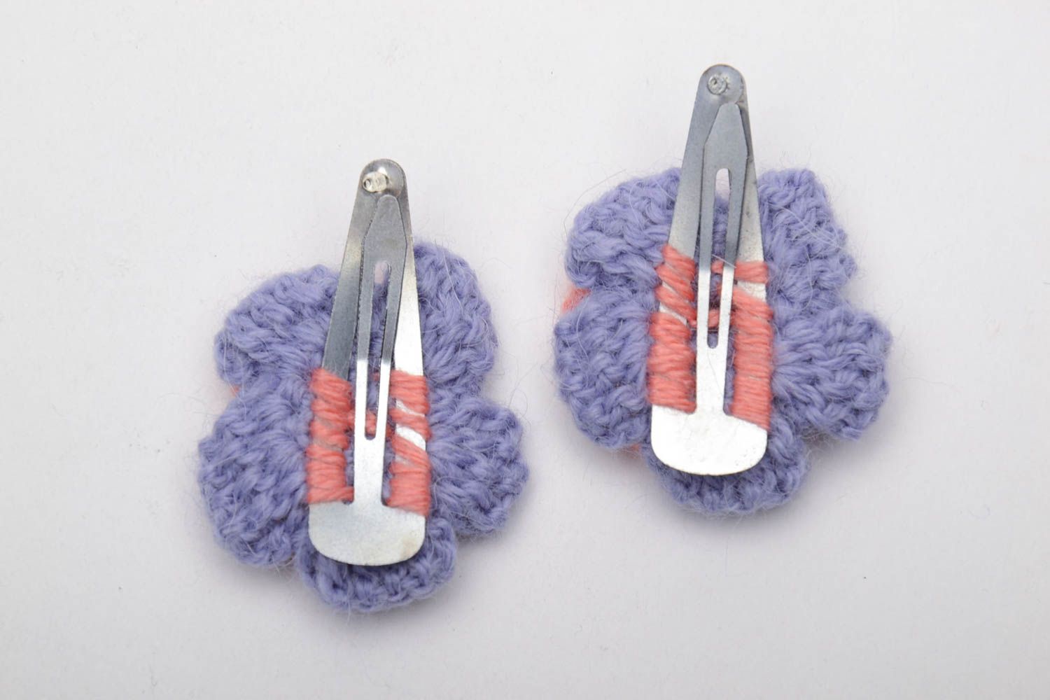 Pinces à cheveux avec fleurs tricotées au crochet faites main 2 pièces photo 4