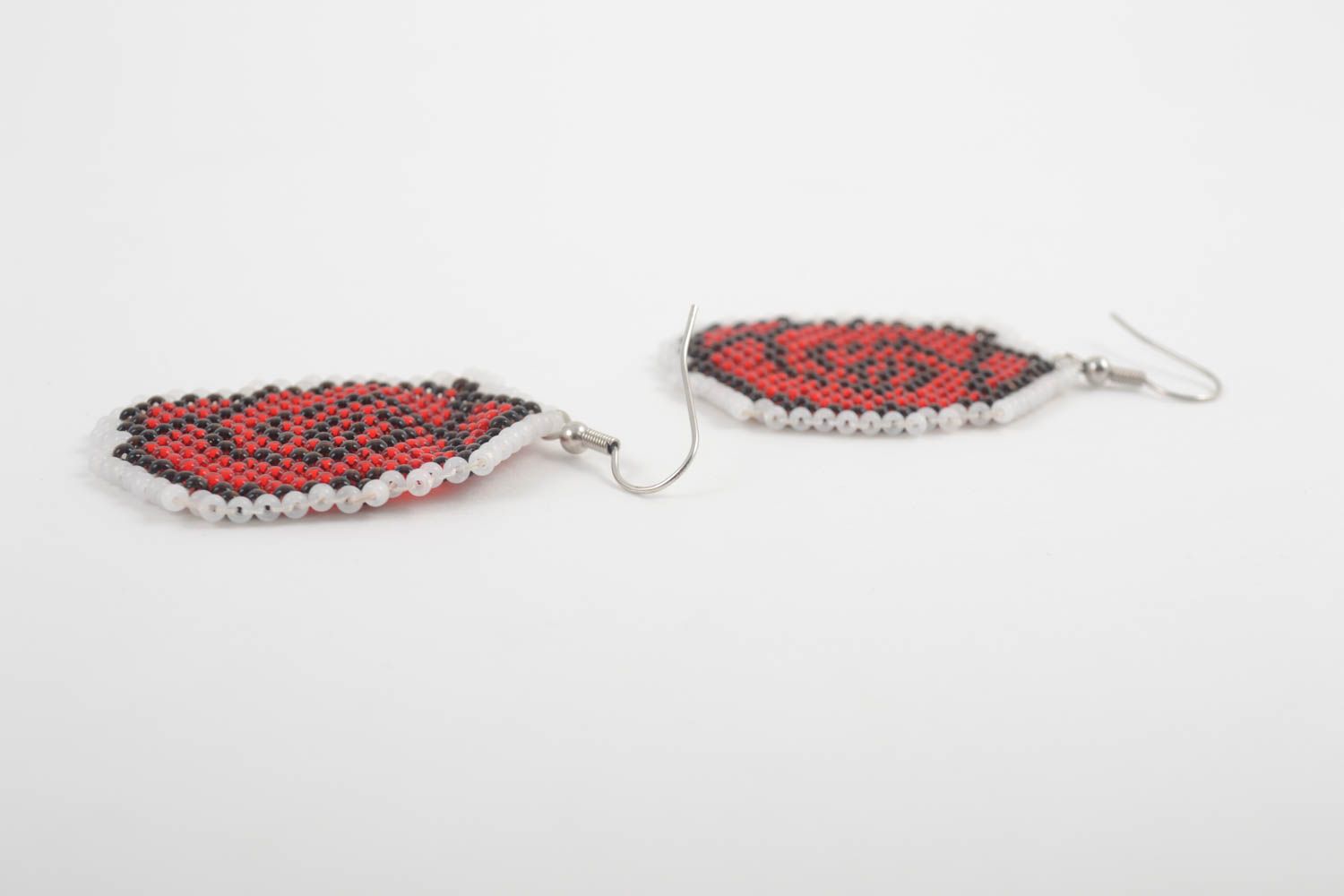 Pendientes de abalorios artesanales rojos accesorio para mujer aretes de moda foto 3