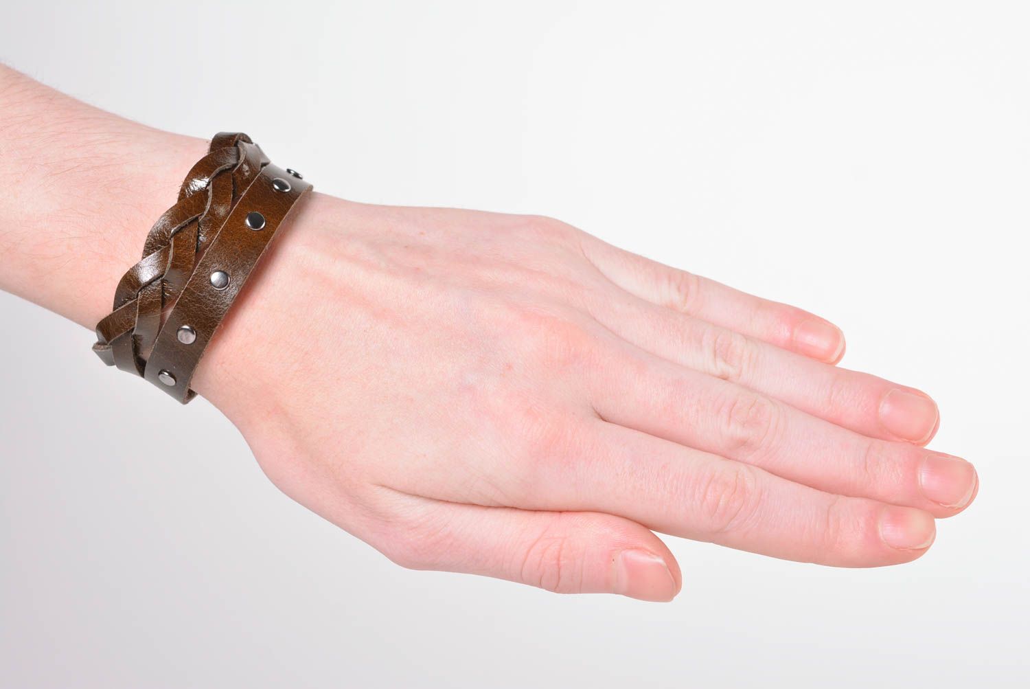 Bracelet cuir Bijou fait main brun foncé Accessoire design insolite de créateur photo 2
