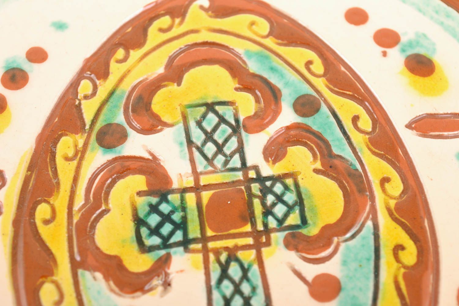 Декоративная керамическая тарелка расписанная глазурью с богатым узором хэндмэйд фото 3