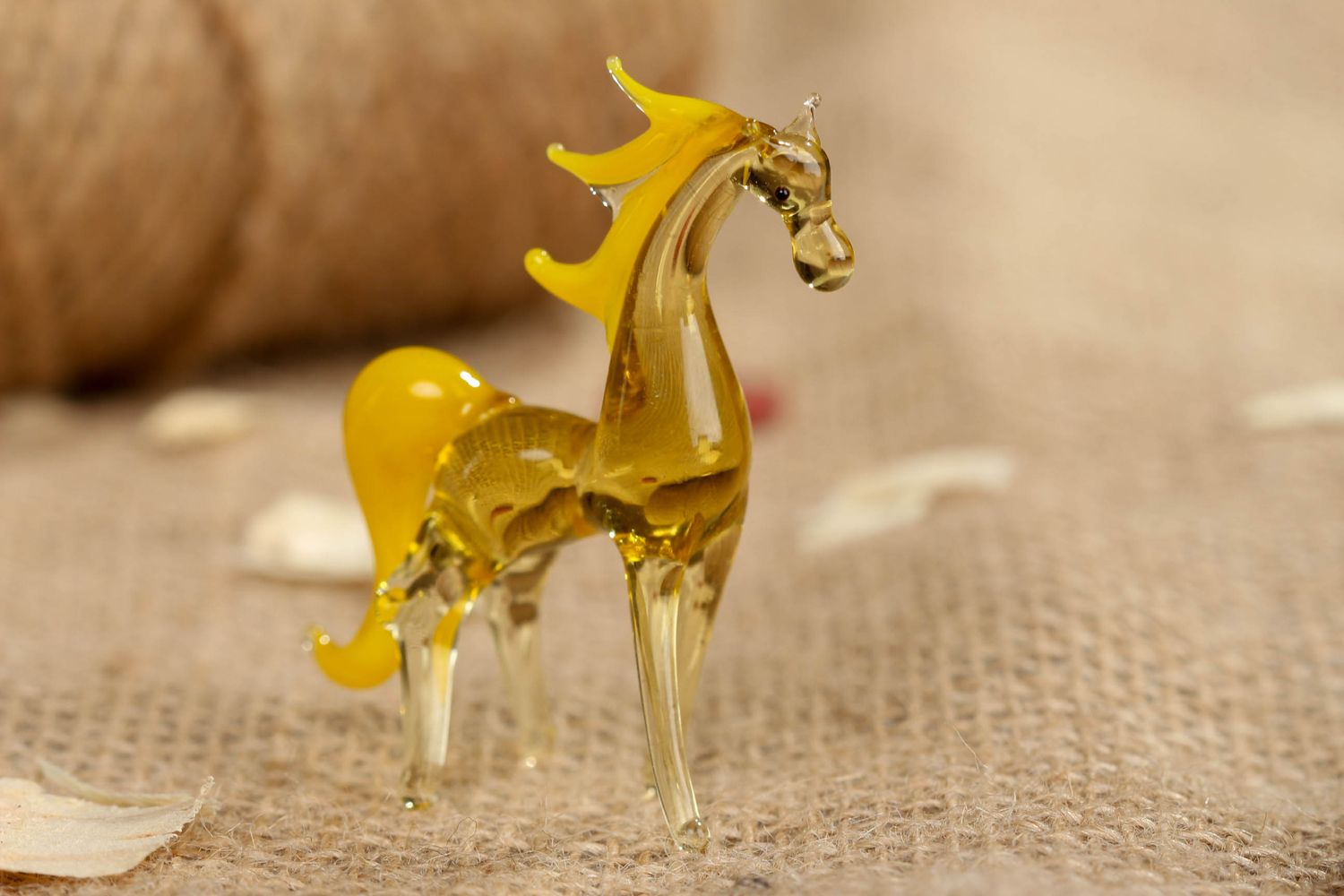 Стеклянная маленькая фигурка лошадки в технике лэмпворк фото 5