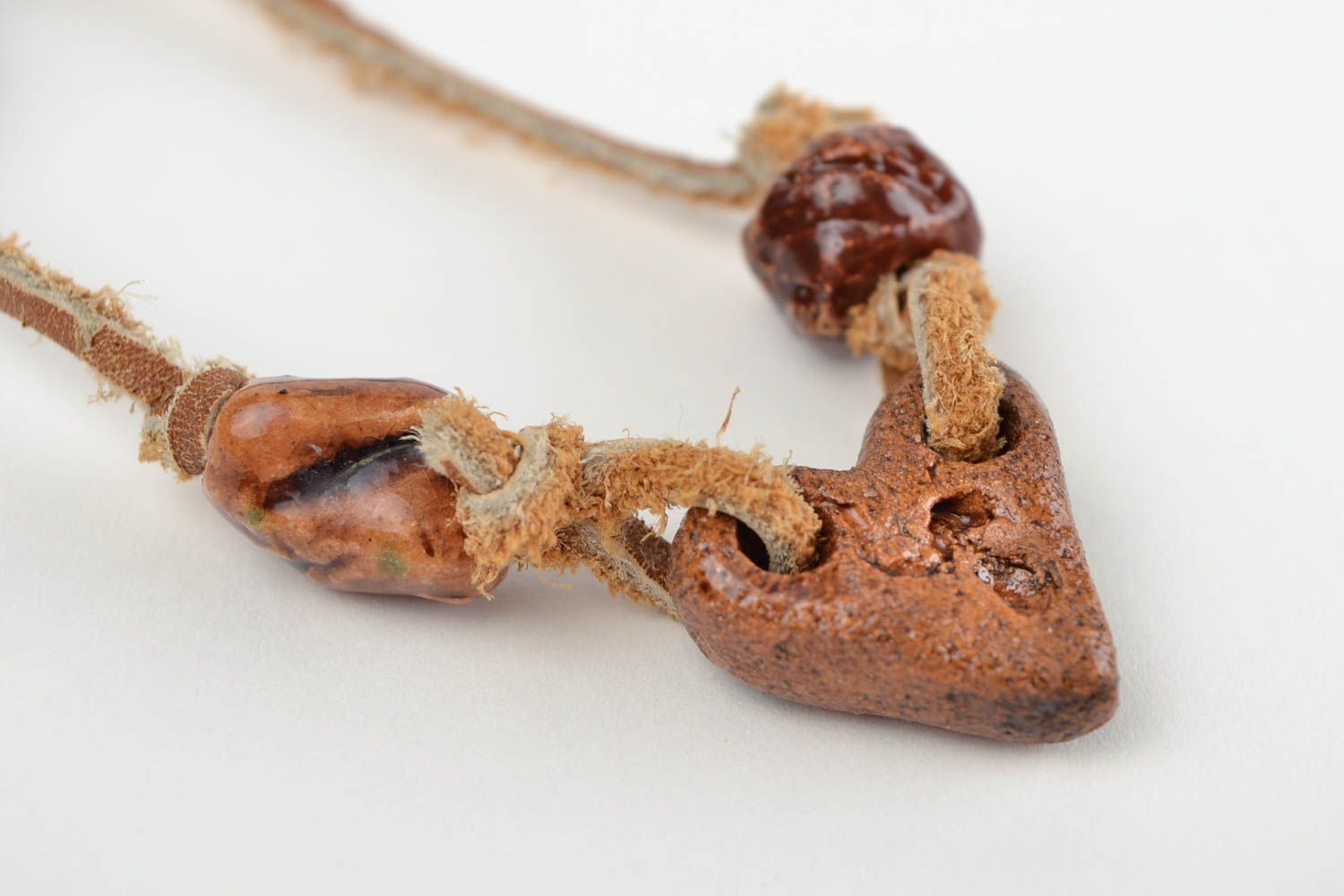 Кулон ручной работы кулон в виде сердца подвеска из глины на коричневом шнурке фото 4