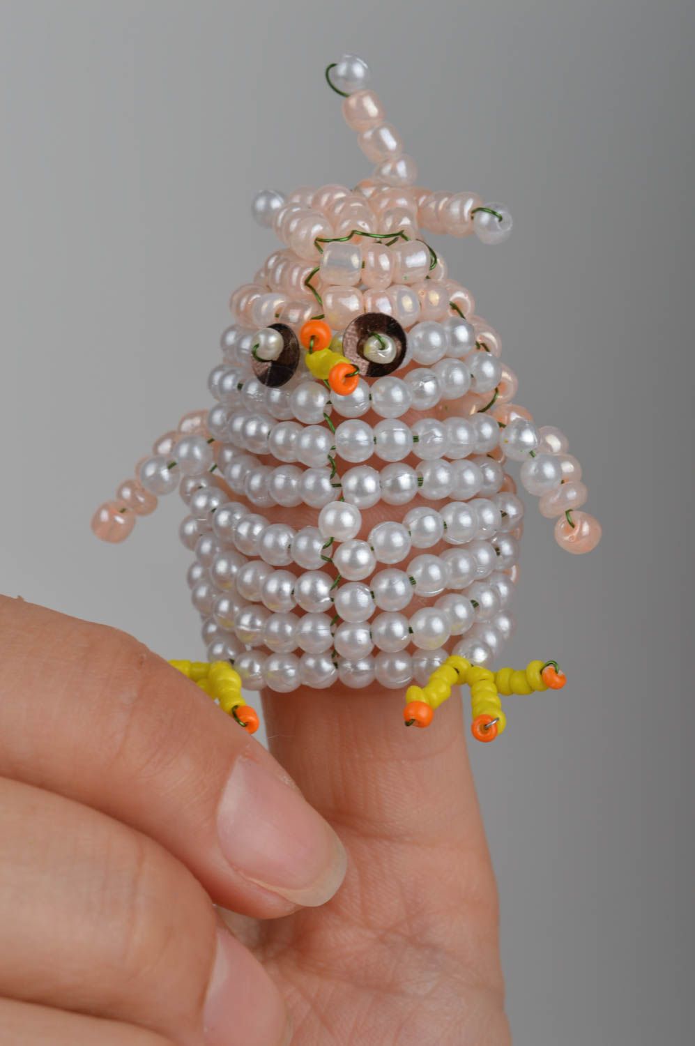 Пальчиковая игрушка пингвин из бисера ручной работы авторская красивая маленькая фото 1