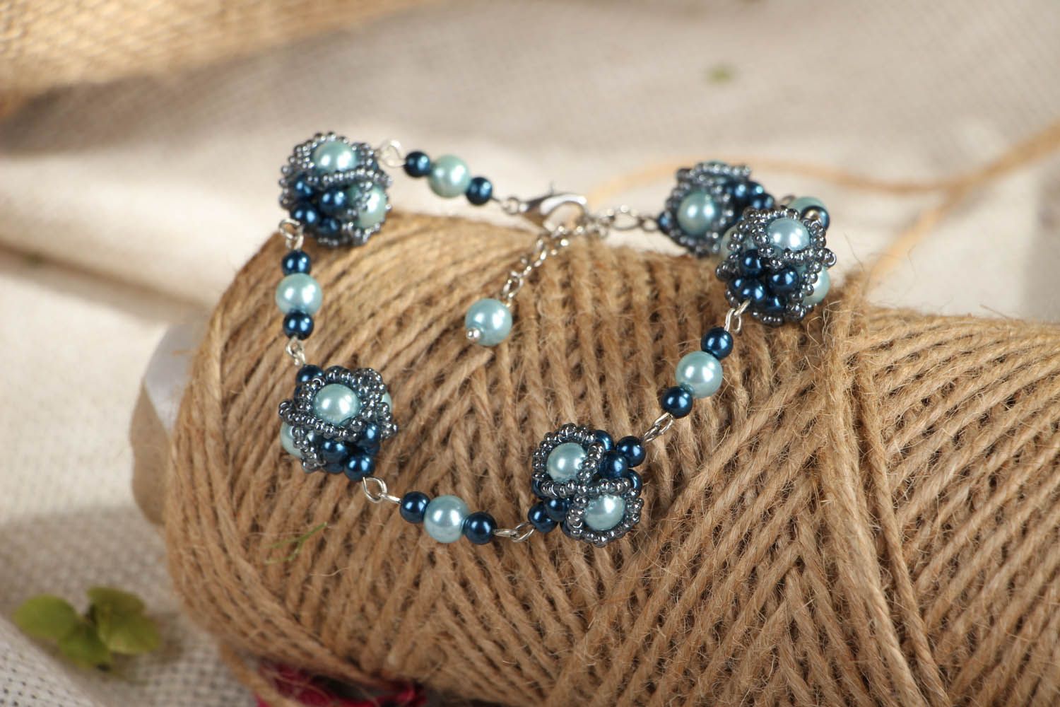 Bracelet bleu en perles de rocaille fait main photo 4