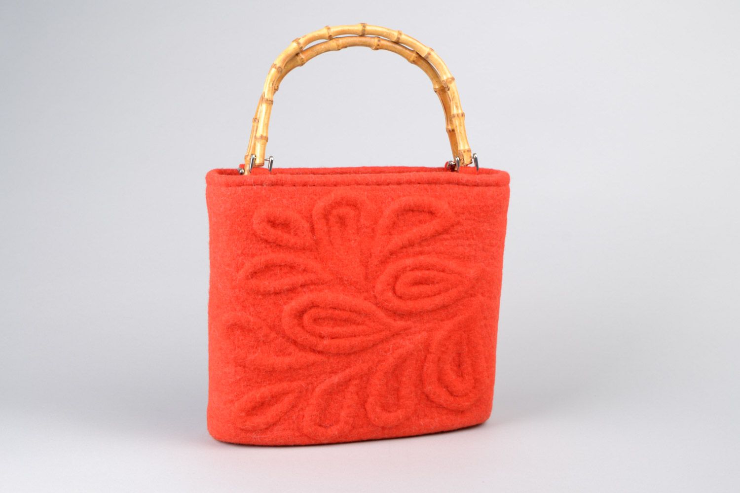 Große rote handgemachte Tasche aus Filzwolle mit Holzgriffen für Modedamen foto 2