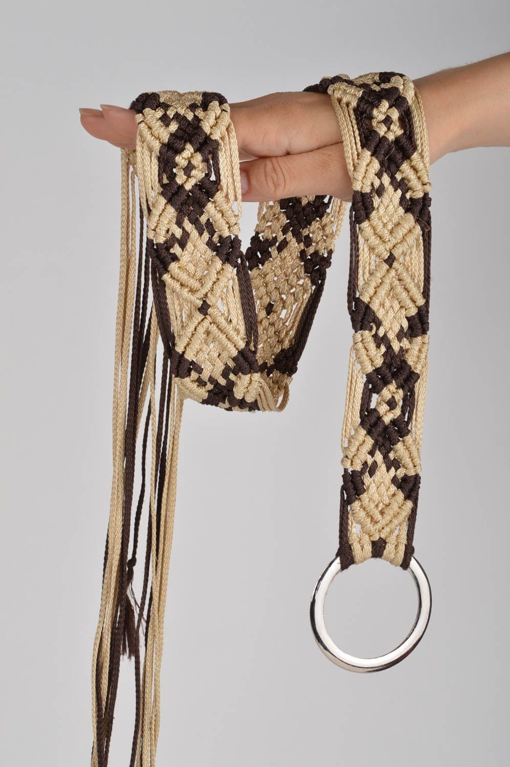 Авторское плетенное украшение пояс бежево-коричневый в технике макраме  фото 5