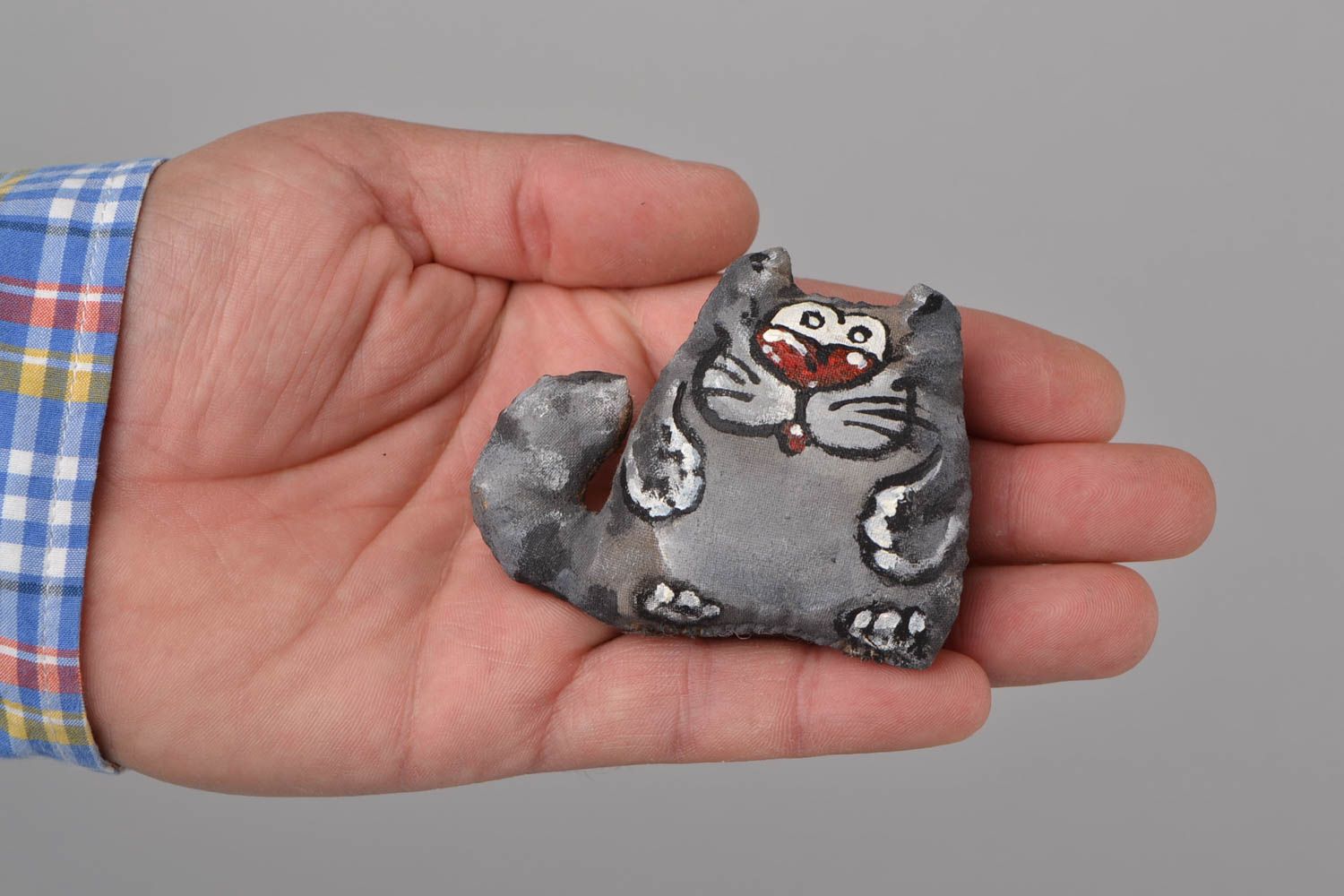 Imán de nevera de tela aromatizado artesanal con forma de gato gris original foto 2