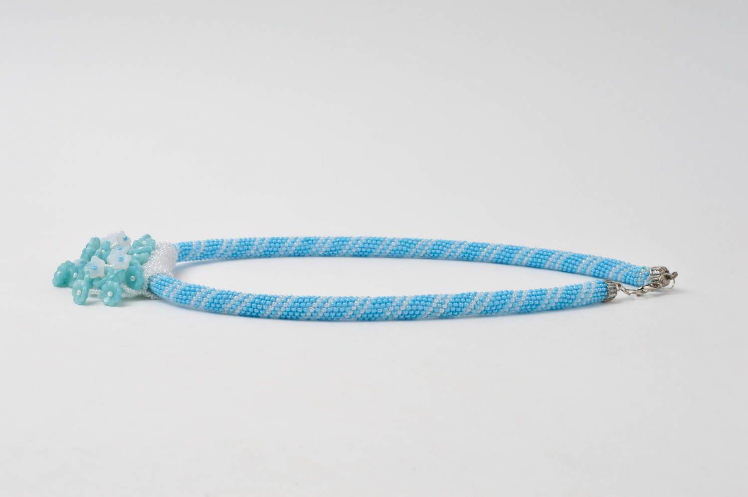 Collier pendentif Bijou fait main bleu ciel en perles de rocaille Cadeau femme photo 2