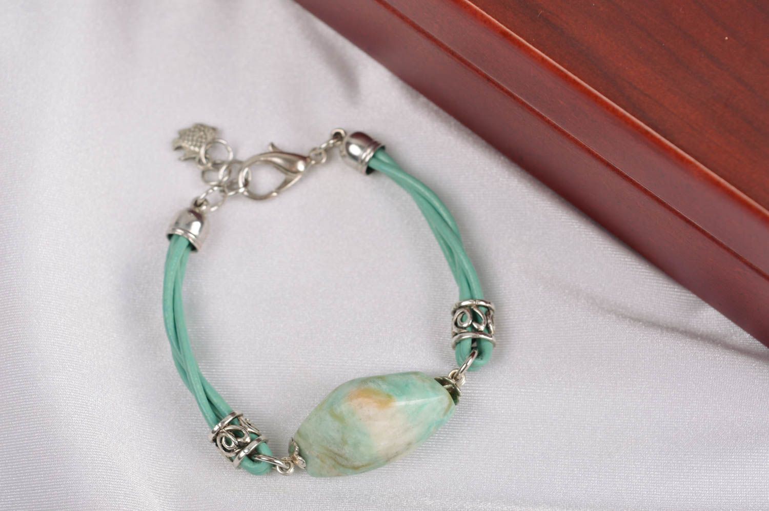 Agate handmade bead bracelet with green three layers cord and metal charms photo 1
