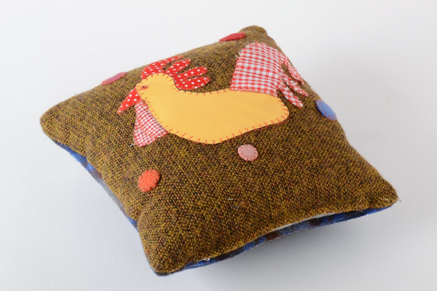 Мягкая диванная подушка со съемной наволочкой из ткани ручной работы Петушок фото 2