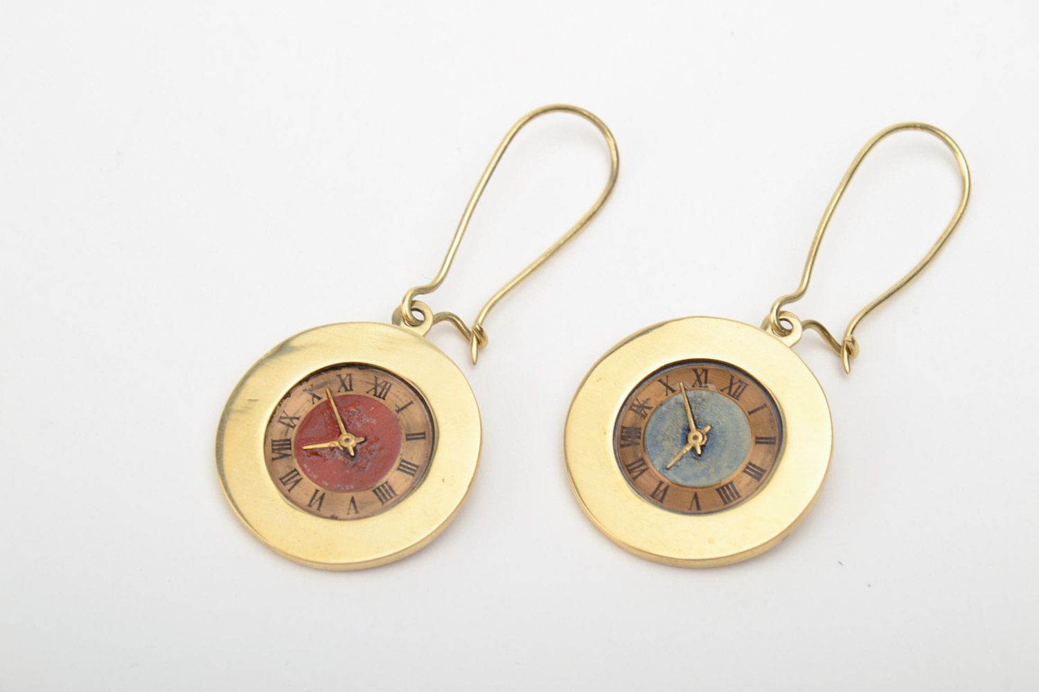 Boucles d'oreilles horloges métalliques faites main originales style steampunk photo 3