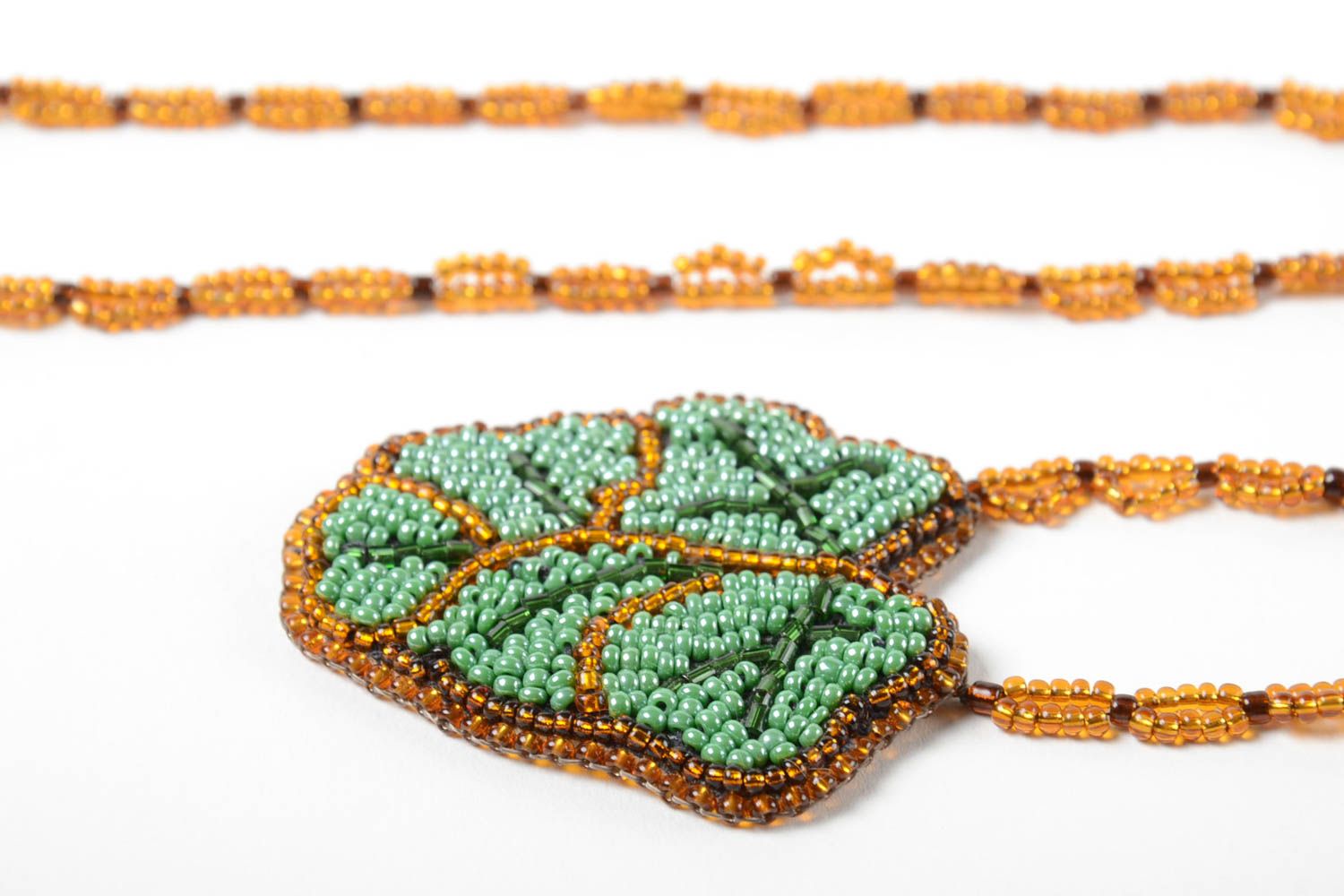 Collier pendentif Bijou fait main Cadeau femme feuille en perles de rocaille photo 5