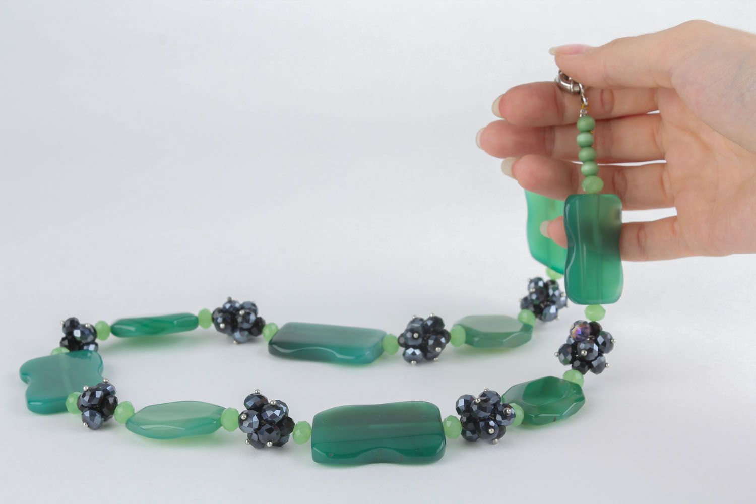 Green necklace with natural stones photo 5