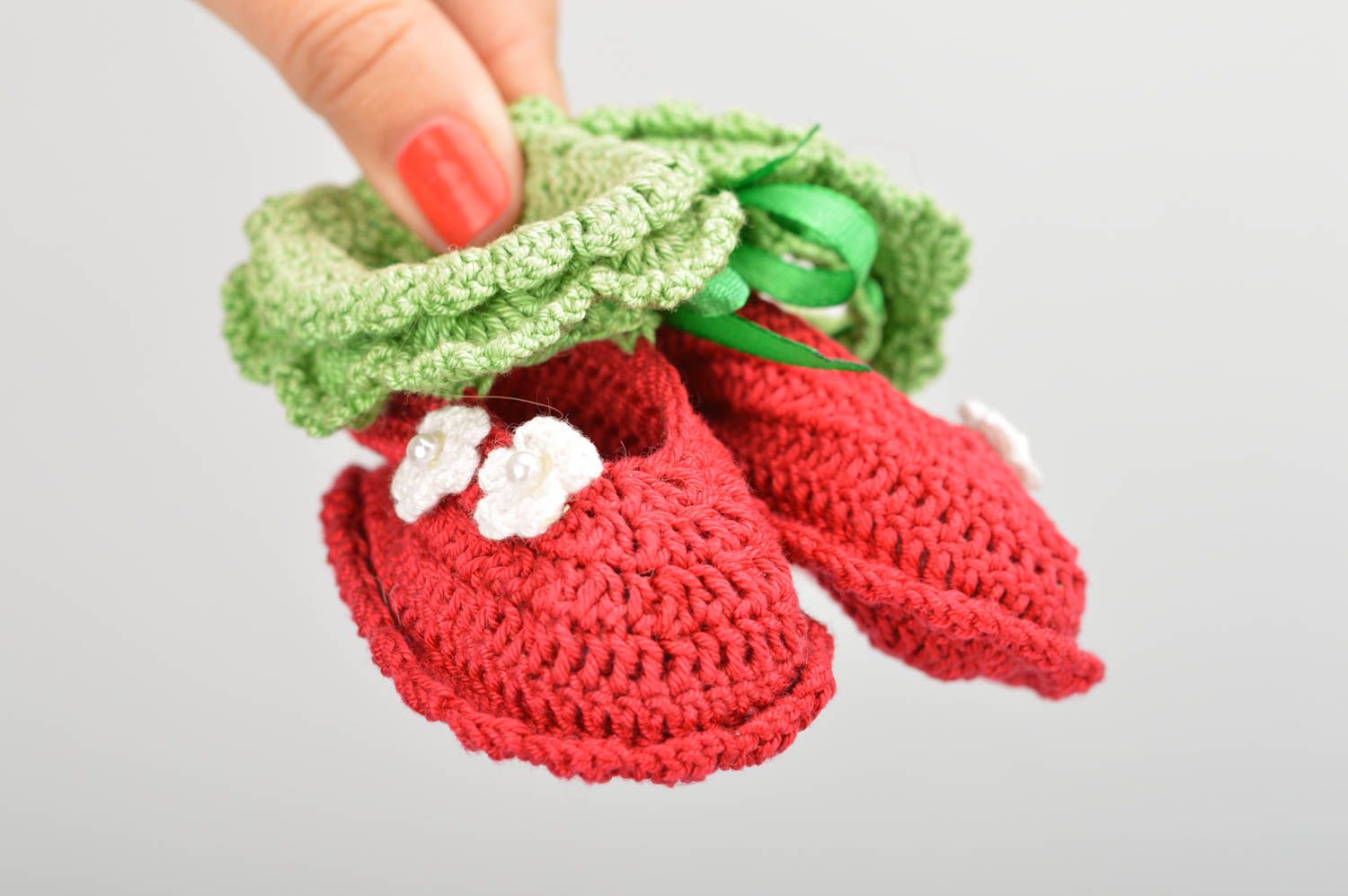 Handmade baby shoes crocheted of acrylic threads red and green with bows photo 3