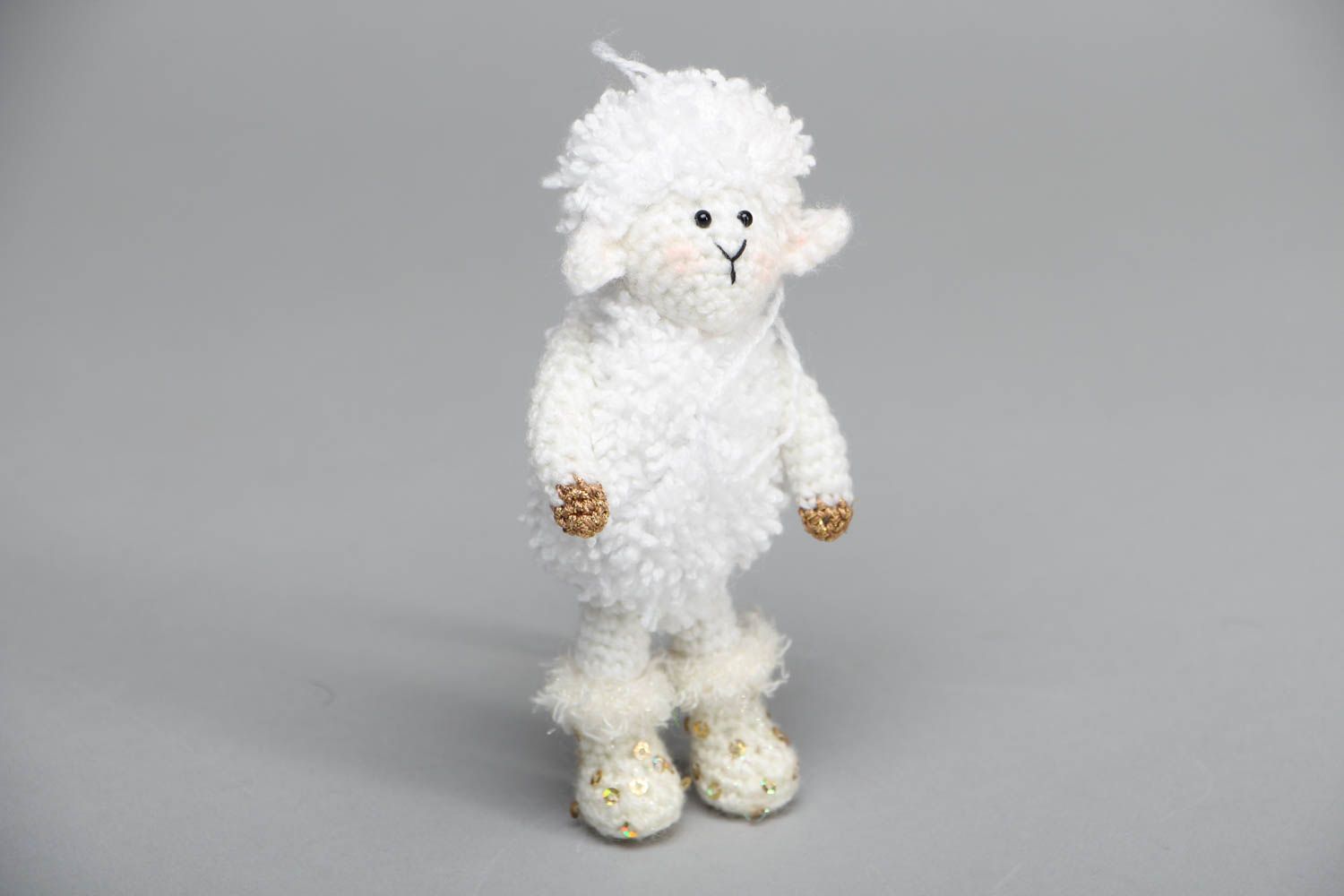 Мягкая вязаная игрушка Белая овечка фото 1
