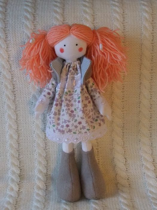 Авторская кукла из ткани ручной работы с волосами из нитей для дома и детей фото 4