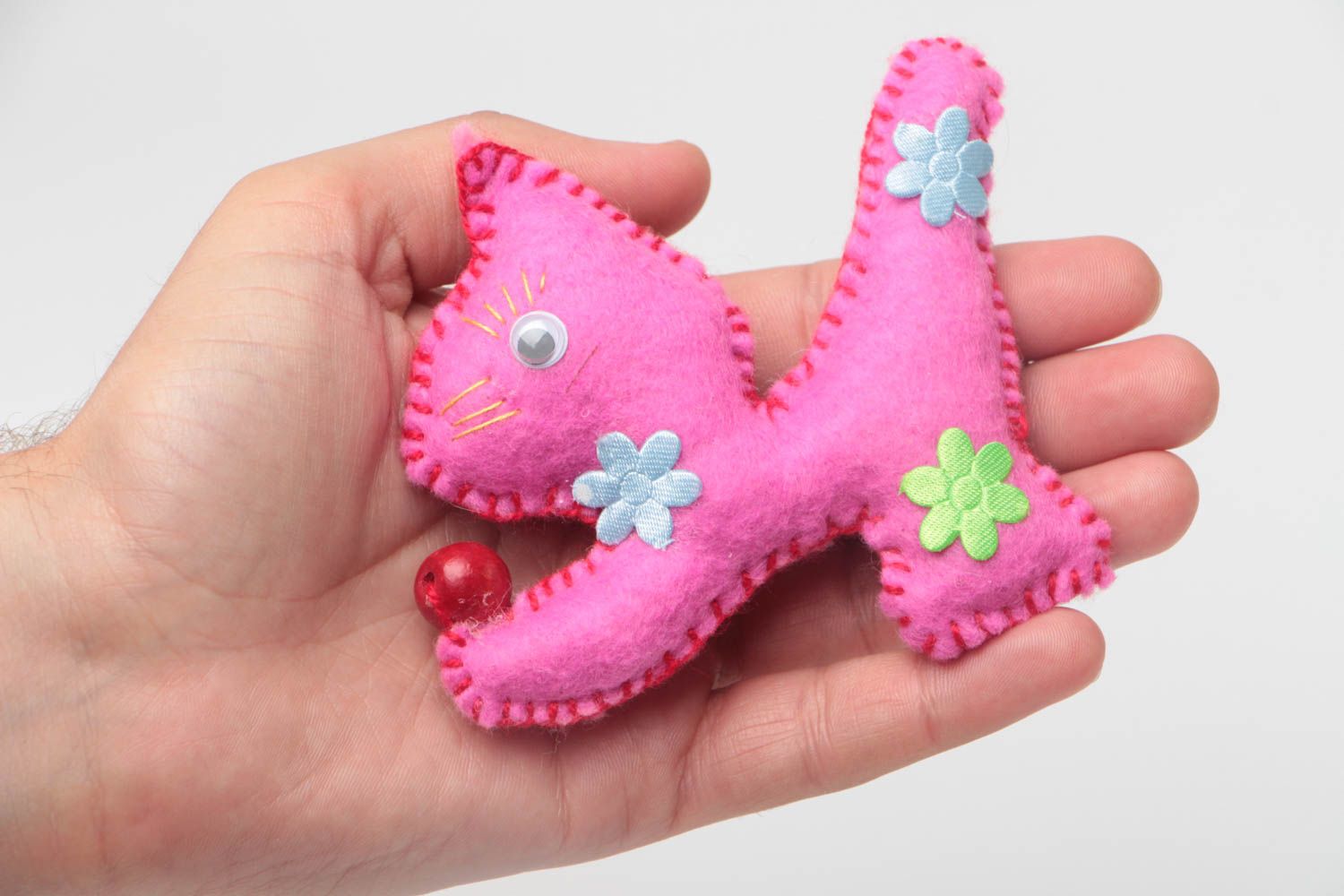 Petit jouet chat rose en feutre fait main joli cadeau original pour enfant photo 5
