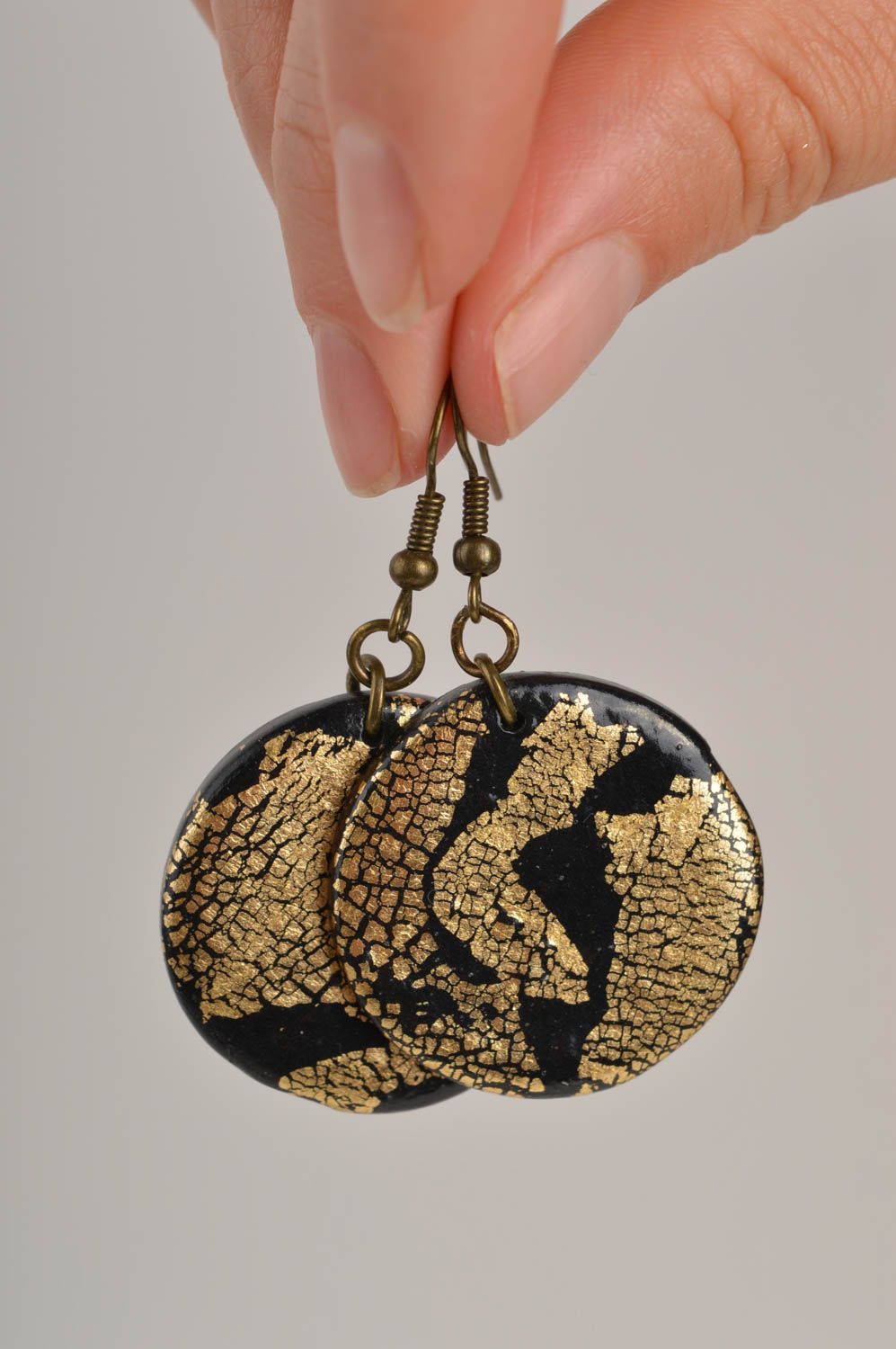 Украшение ручной работы модные серьги черное золото серьги из полимерной глины фото 2