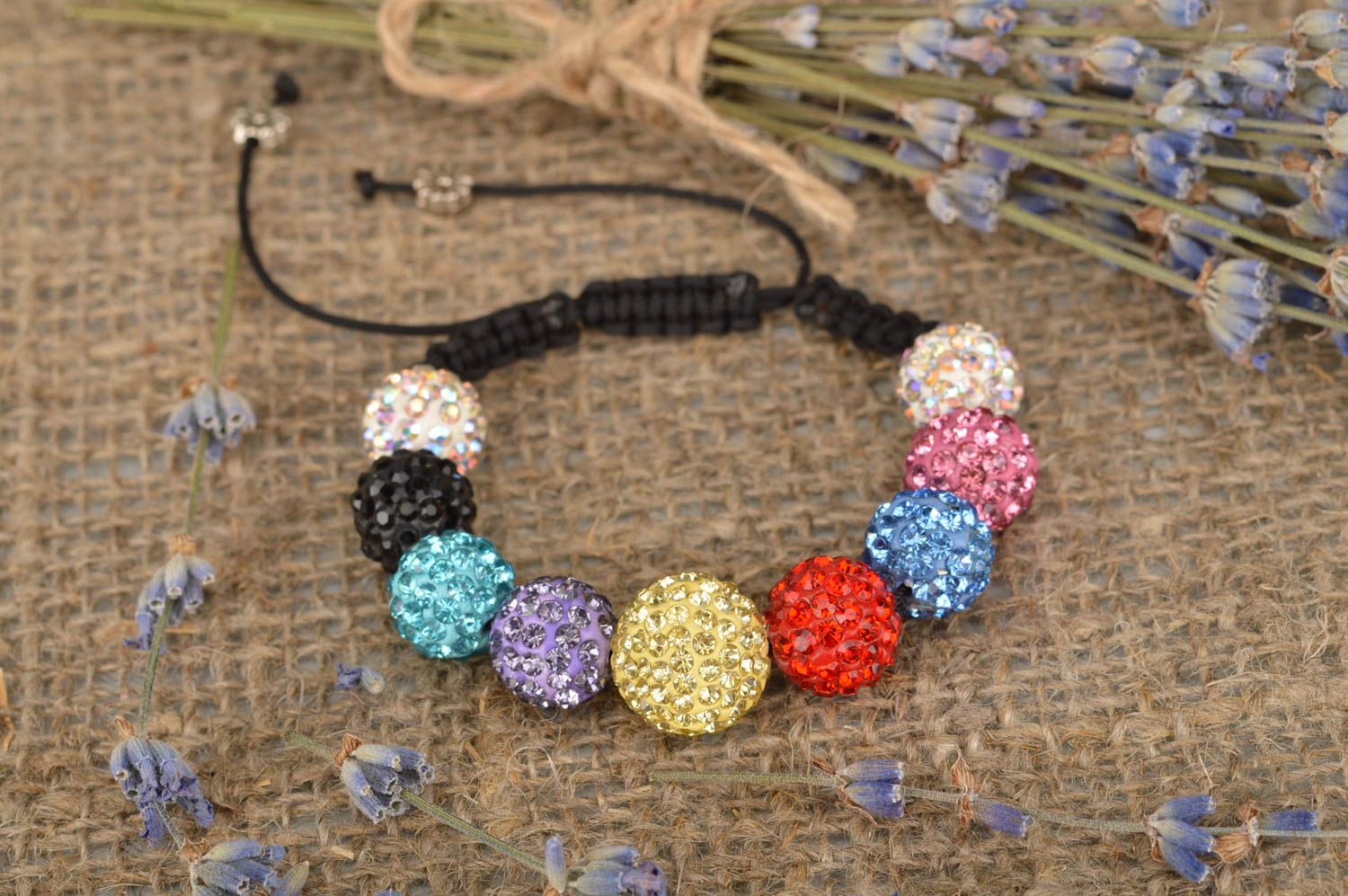 Bracelet tressé en cordon ciré fait main rouge avec perles fantaisie multicolore photo 1