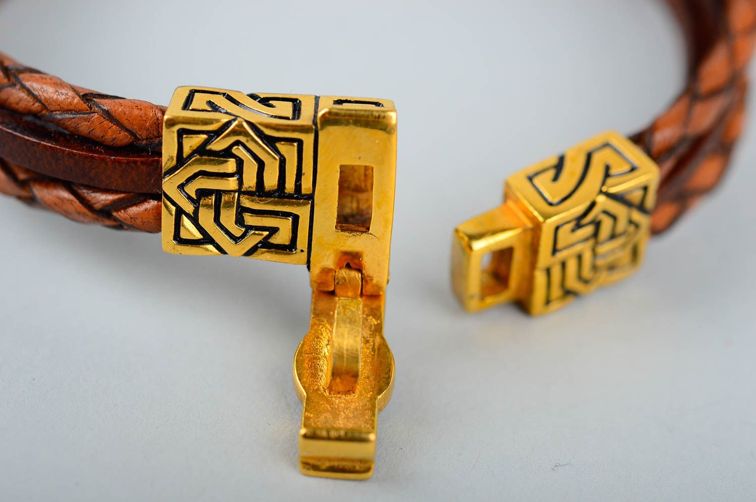 Тройной кожаный браслет ручной работы браслет на руку украшение из кожи плетеное фото 4