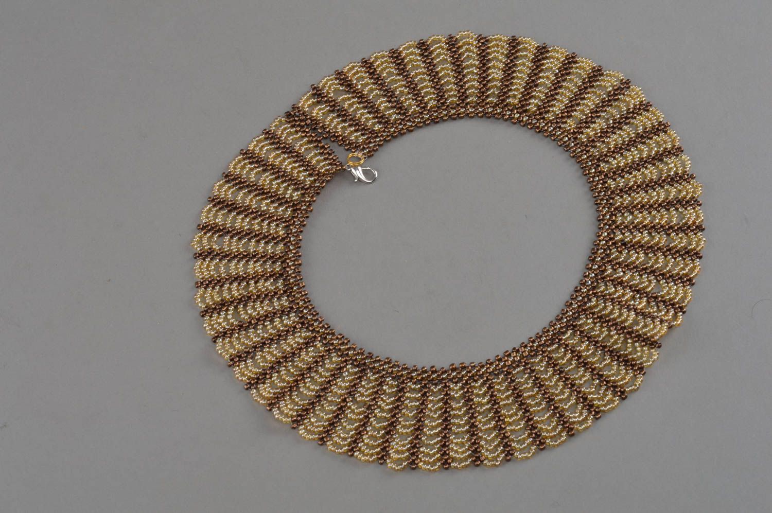 Collier en perles de rocailles fait main accessoire couleurs de cuivre et d'or photo 3
