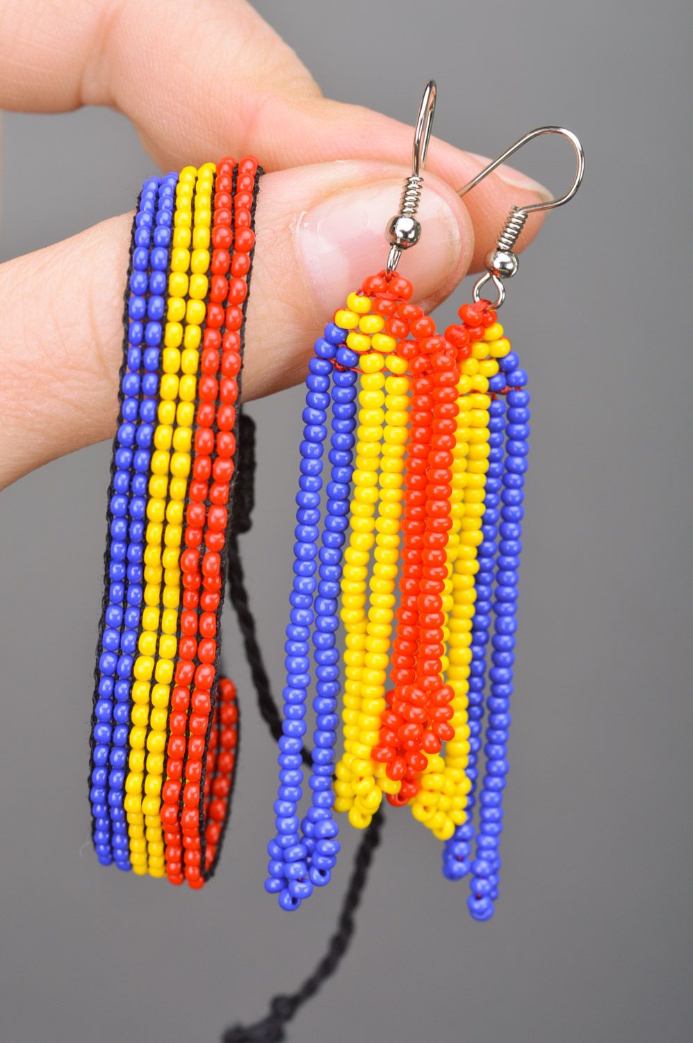 Handmade three-colored beaded wrist bracelet and long dangle earrings  photo 3