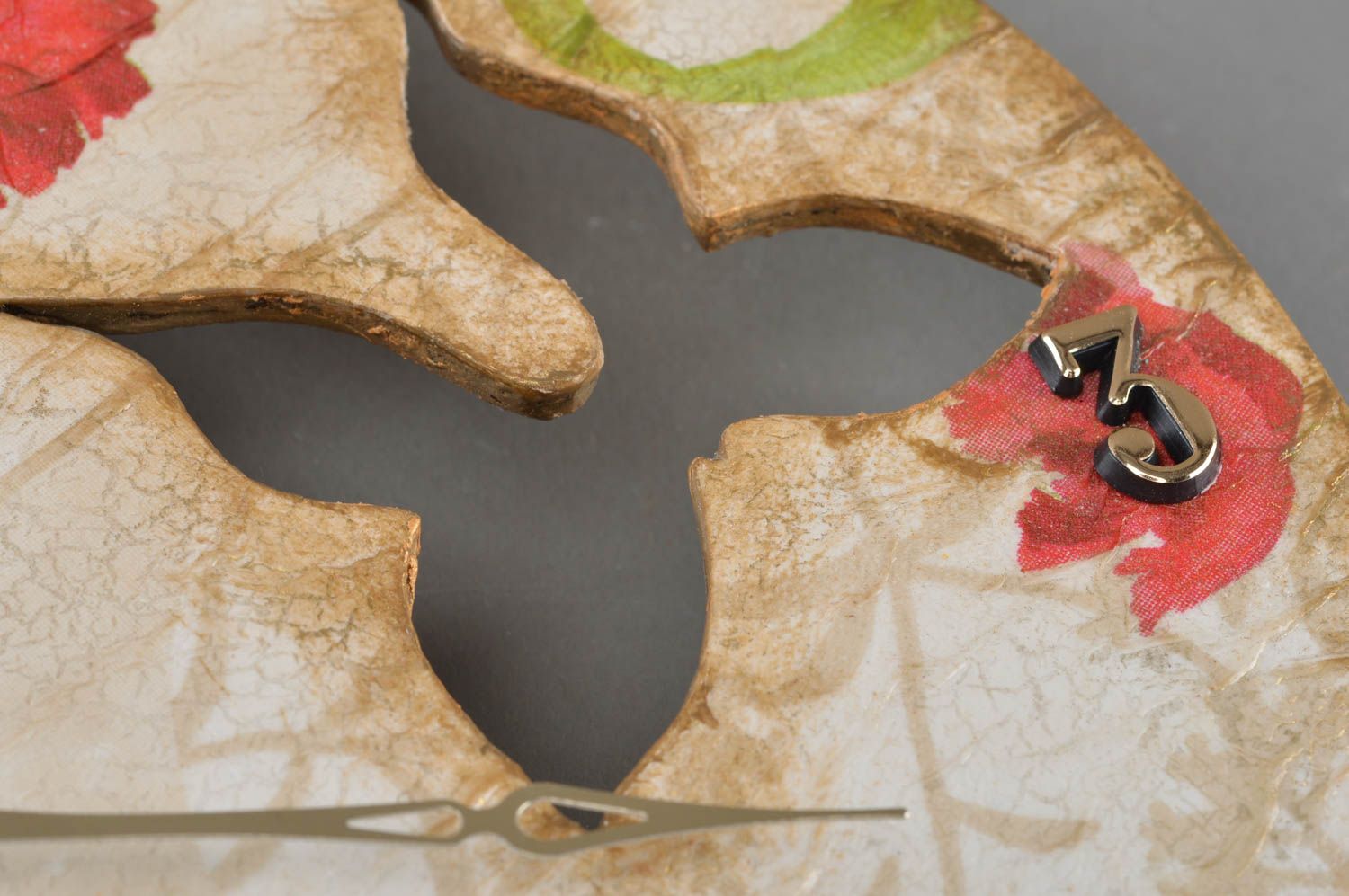 Handmade runde Wanduhr mit Schmetterlingen aus Sperrholz für Flur bunt schön  foto 3