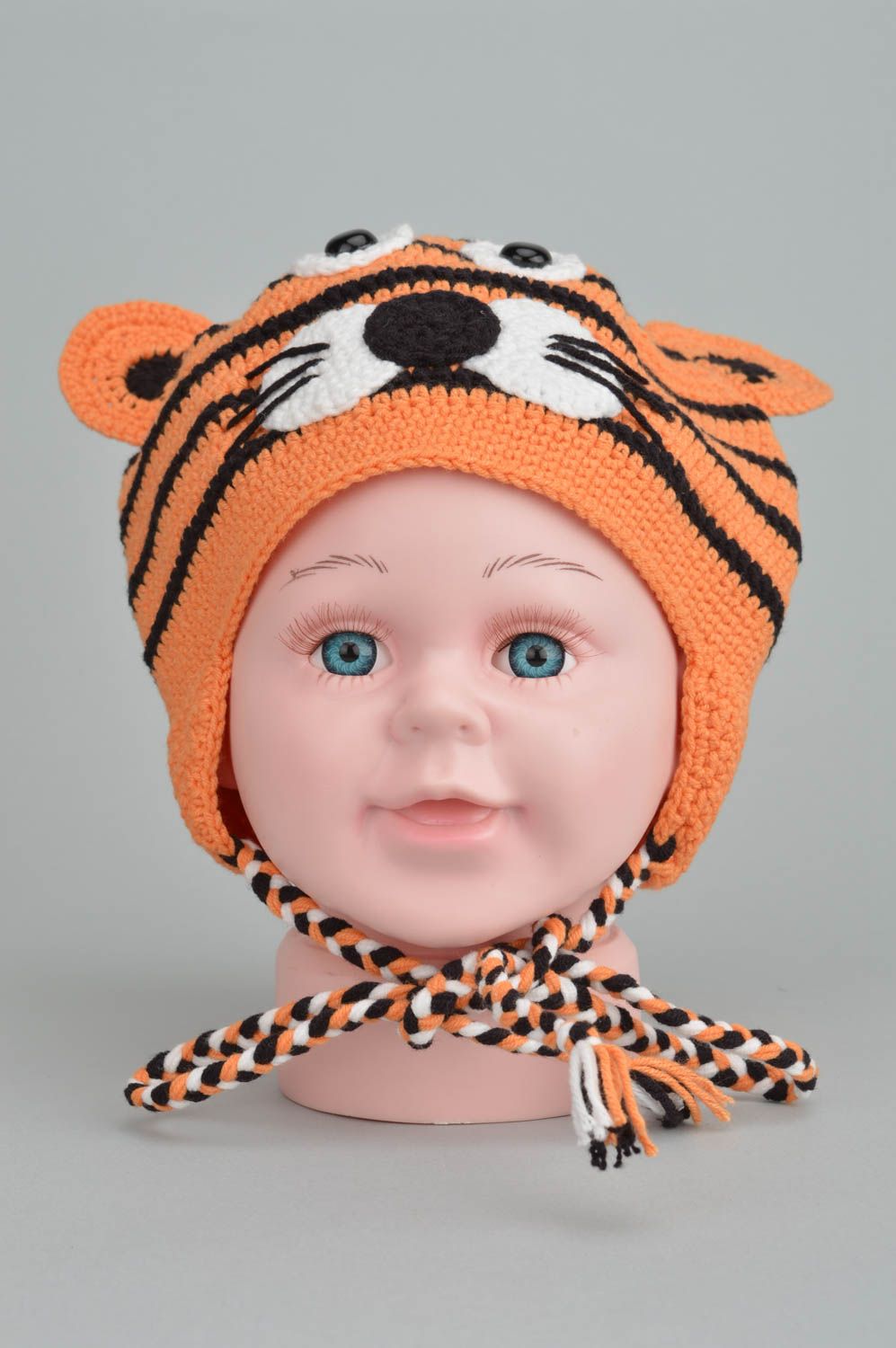 Шапка в виде животного тигр оранжевая с черными полосами красивая ручной работы фото 3