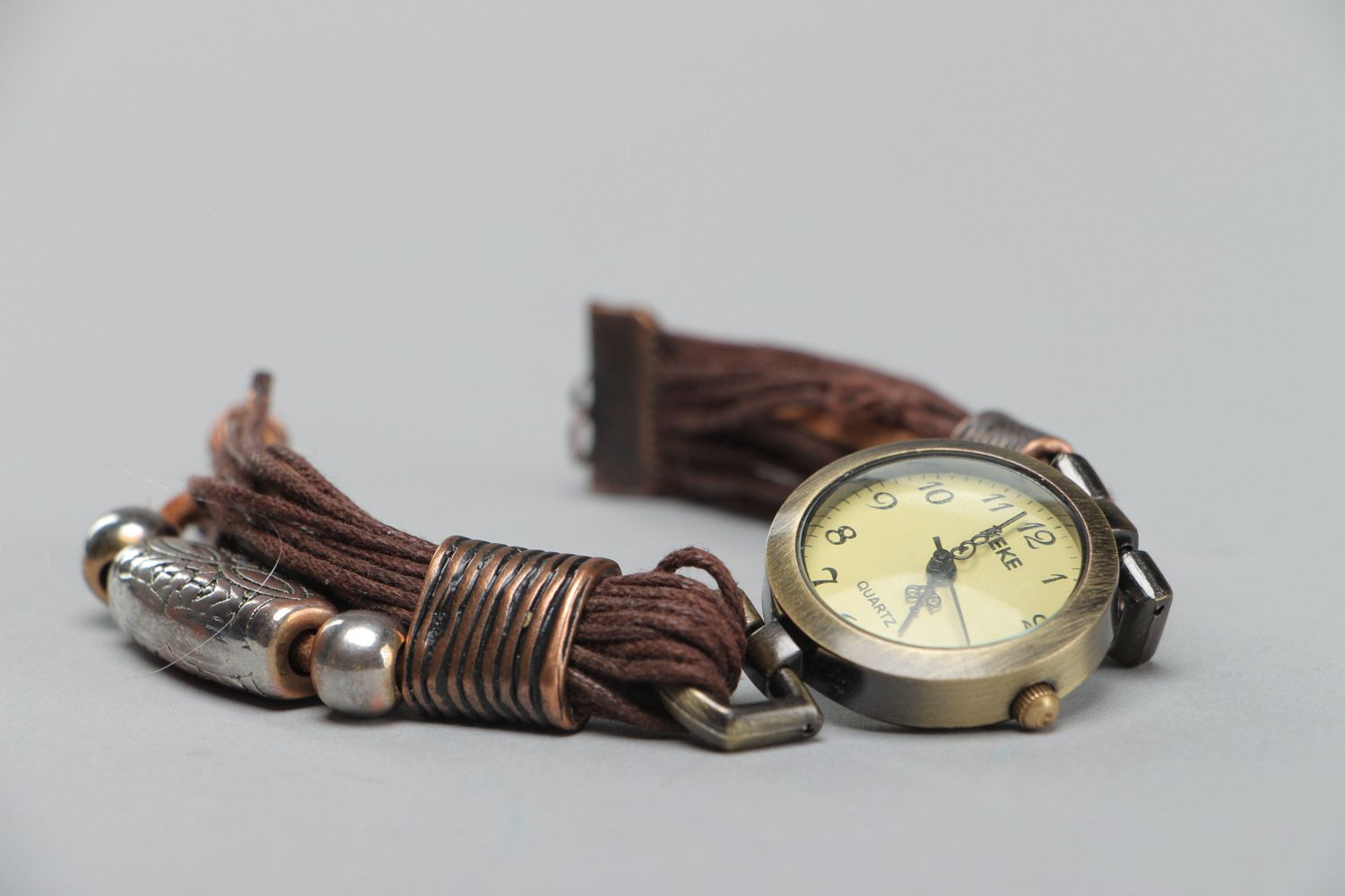 Наручные часы с узким ремешком из вощенного шнура коричневые ручной работы фото 3