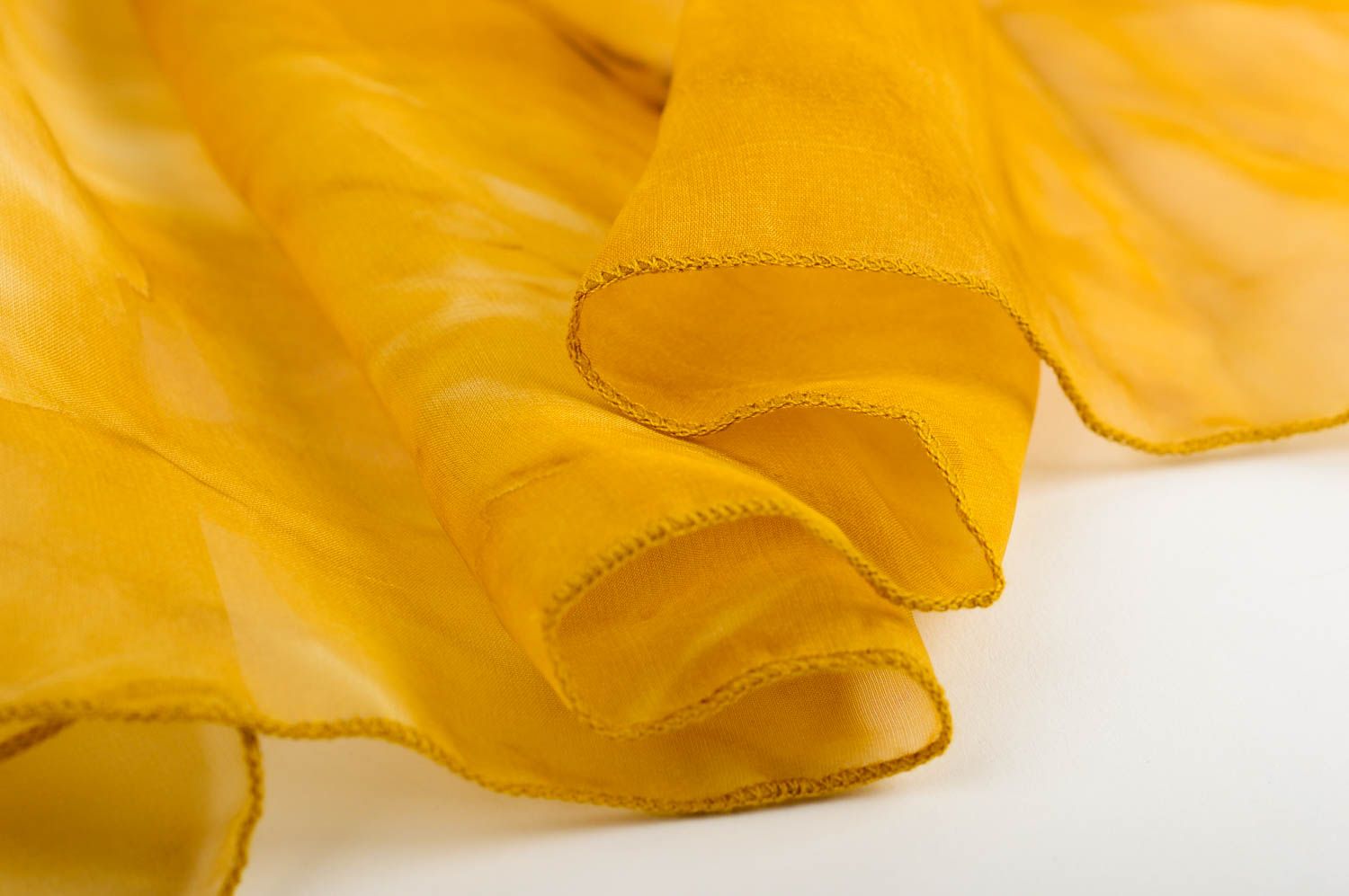 Foulard en mousseline de soie fait main jaune original batik Accessoire femme photo 3