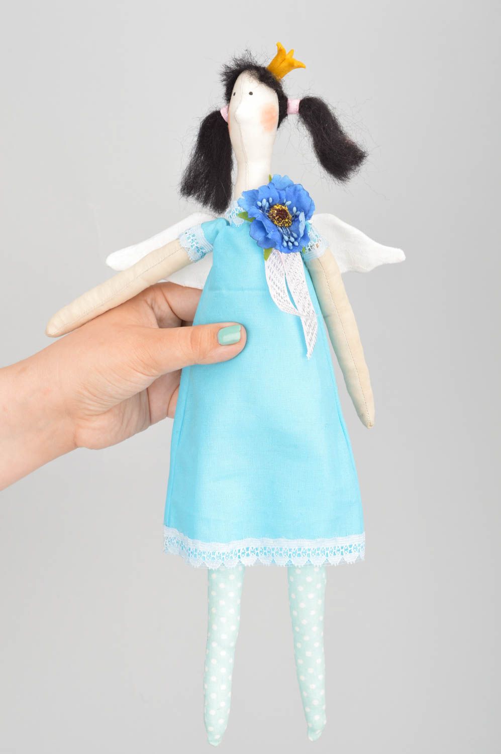 Originelle schöne handmade Spielzeug Puppe in Form von Fee aus Baumwolle  foto 3