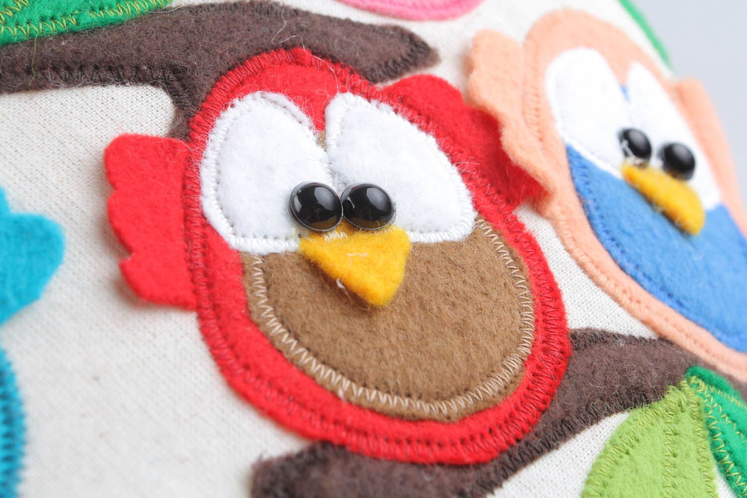 Almofada macia têxtil feito à mão de algodão Pássaros de materiais naturais  foto 3