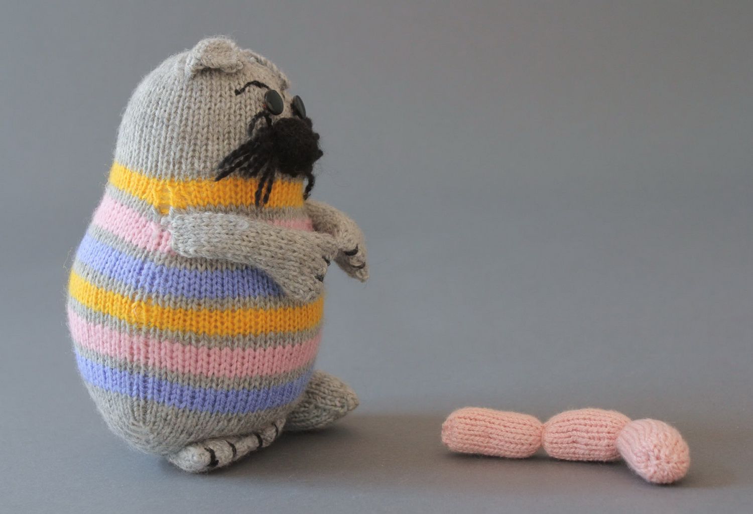 Giocattolo a maglia fatto a mano pupazzo a forma di gatto a uncinetto foto 1
