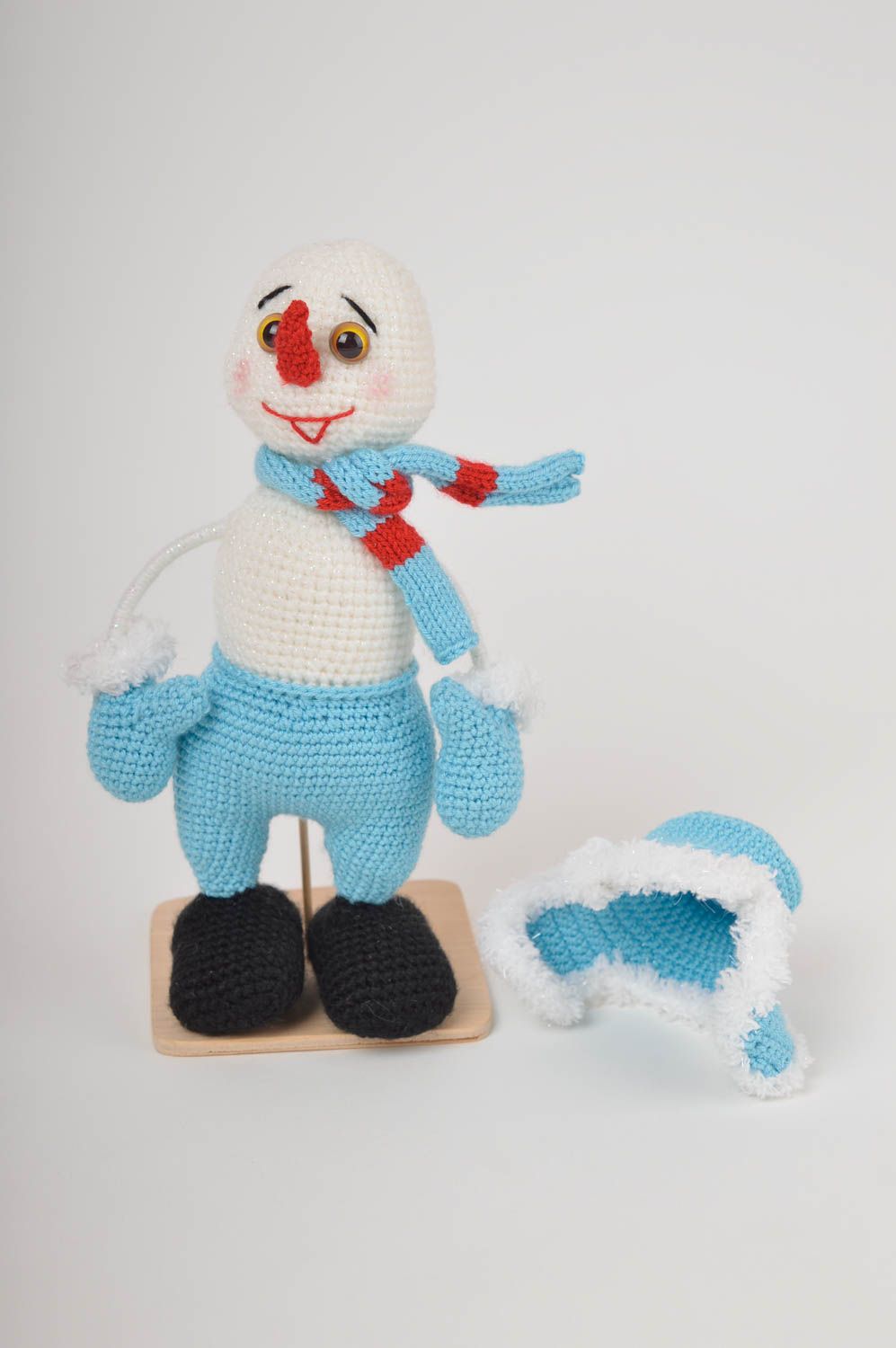 Peluche bonhomme de neige Jouet fait main tricoté original Cadeau enfant photo 3