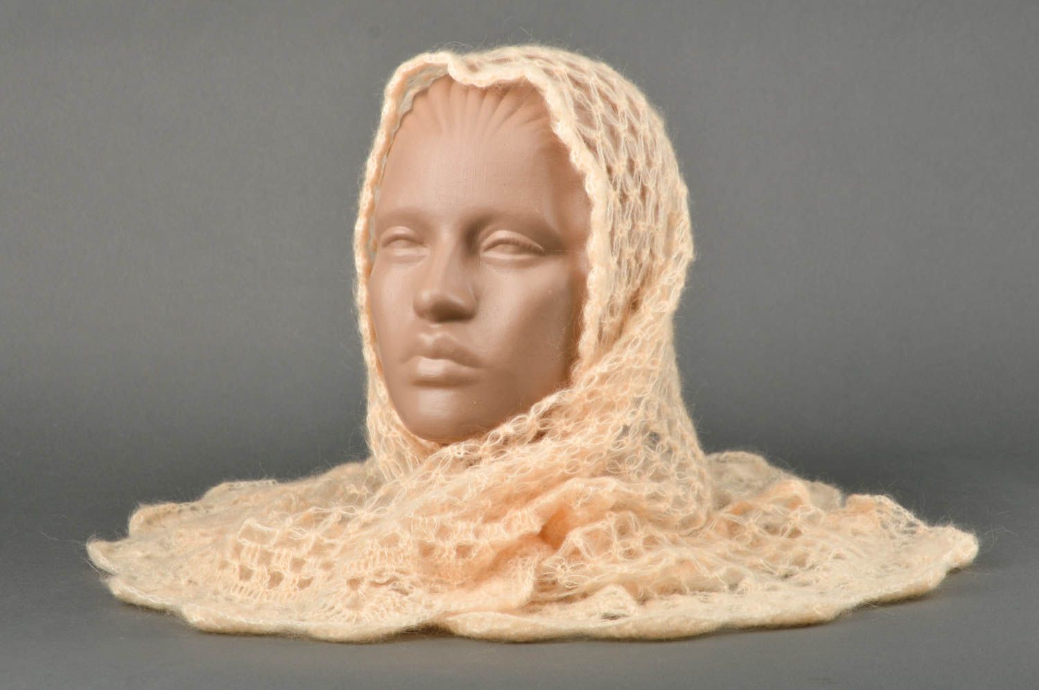 Handgemachter Damen Schal modisches Accessoire Schal aus Wolle schön hell toll foto 1