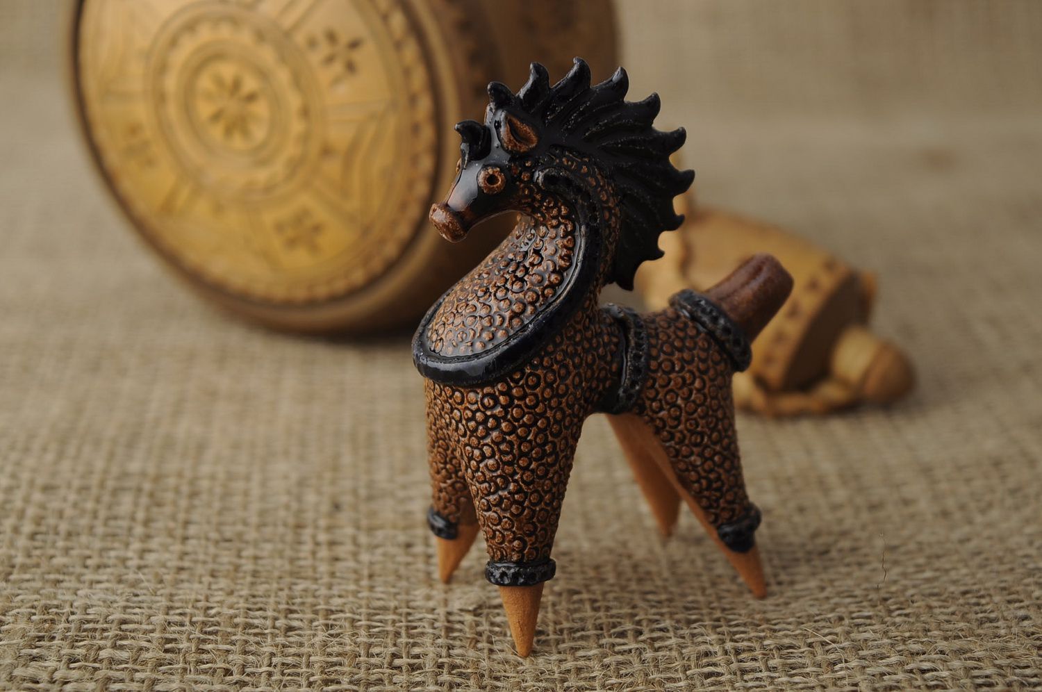 Свистулька лошадка глиняная фото 2