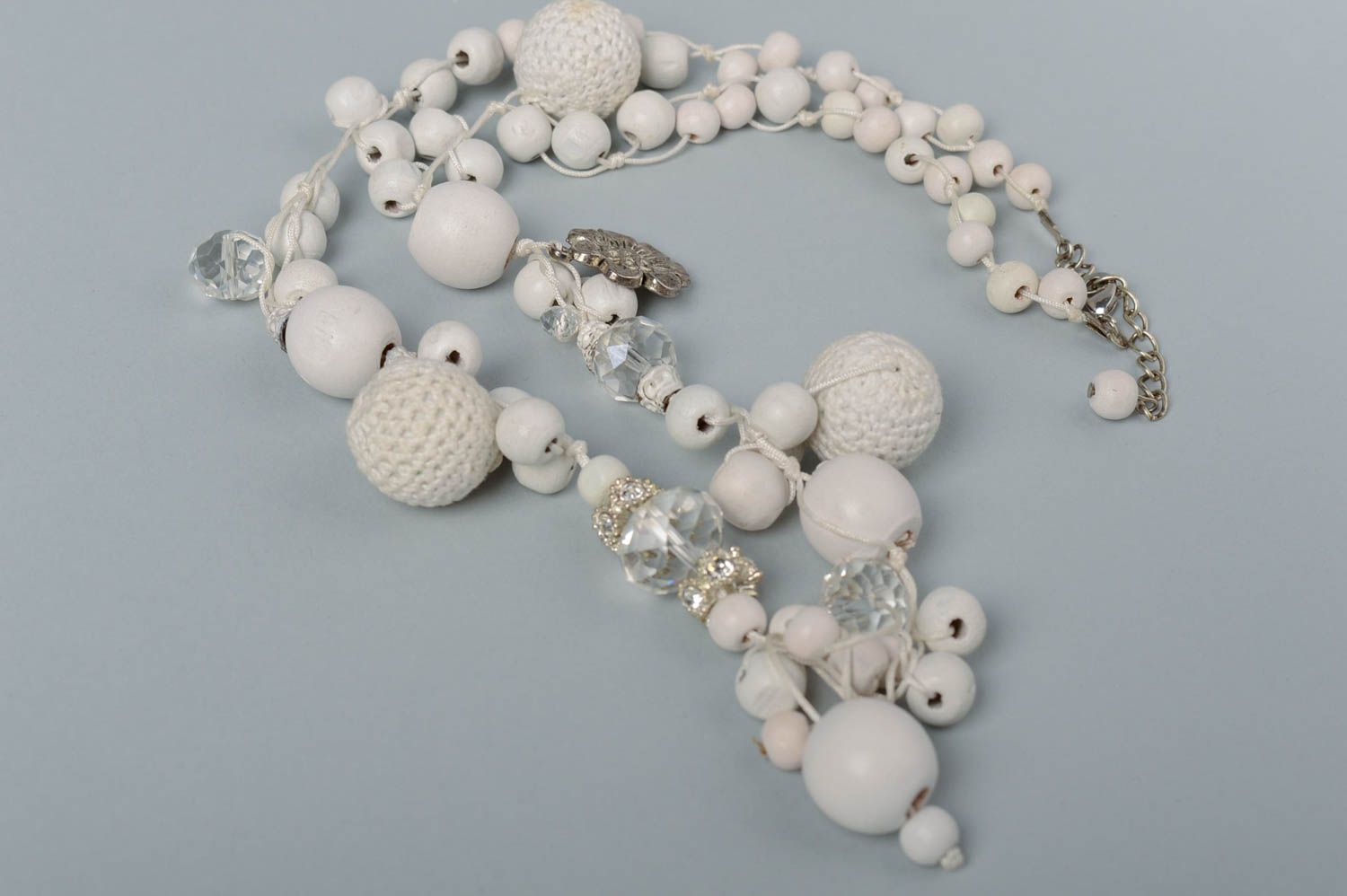 Collier blanc perles en bois cristaux et fils original beau pratique fait main photo 5