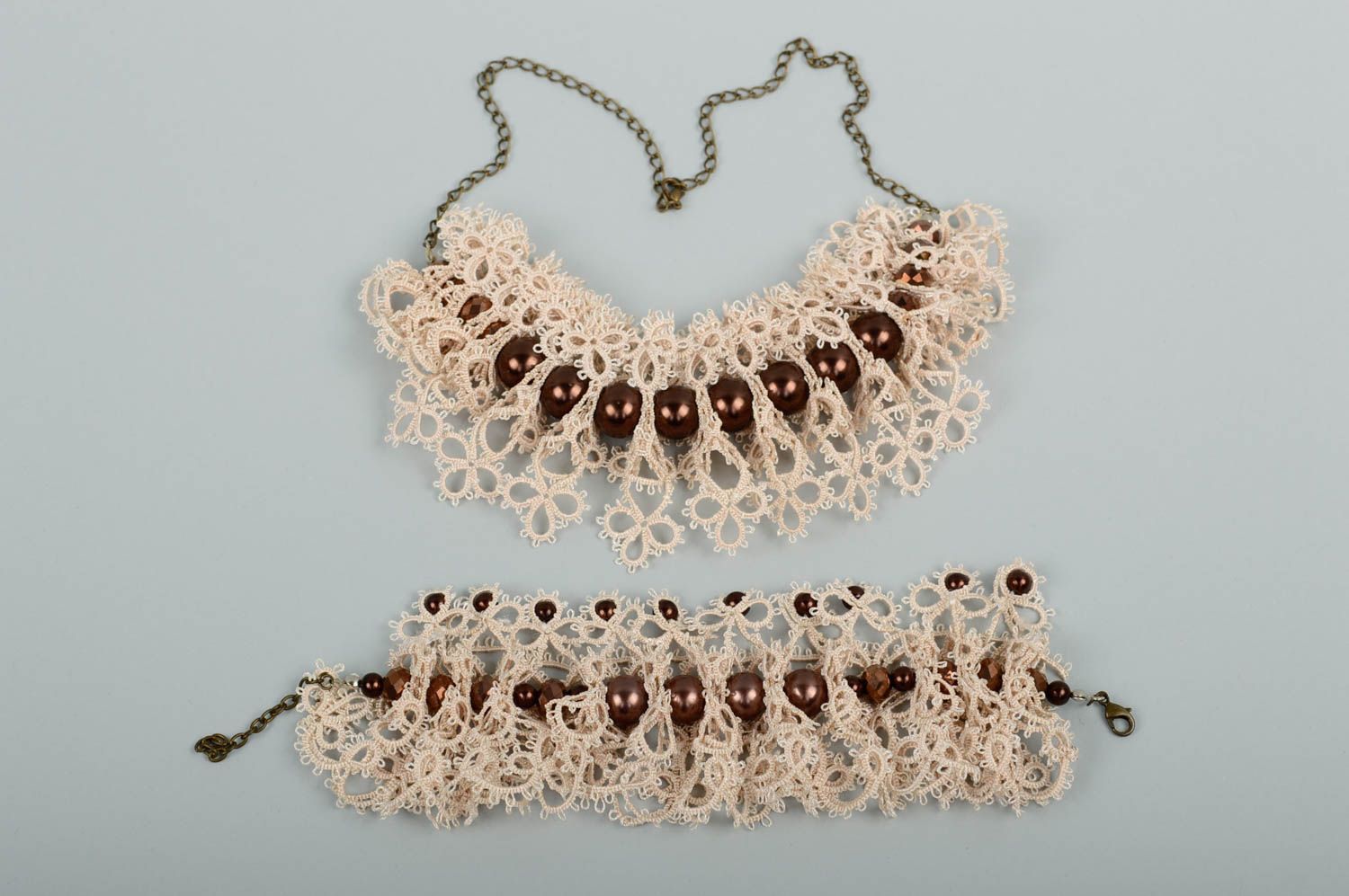 Bracelet textile Collier fait main beiges frivolité Accessoires femme design photo 5