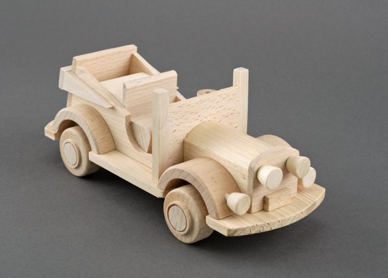 Modèle de voiture en bois photo 3