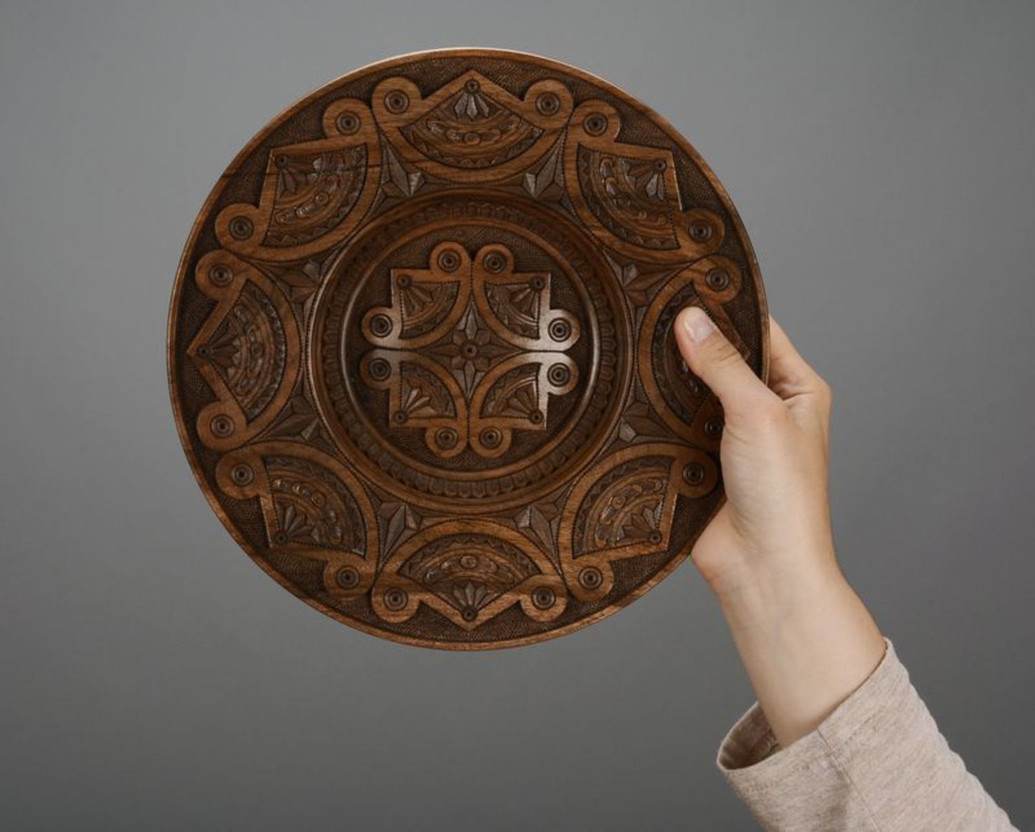 Piatto di legno fatto a mano piatto decorativo intagliato da parete esclusivo
 foto 2