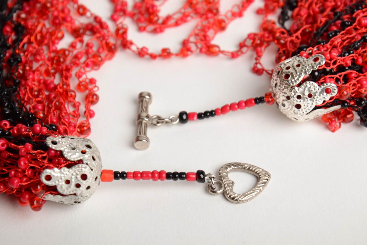 Collier en perles de rocaille tchèques rouge et noir fait main au crochet stylé photo 4