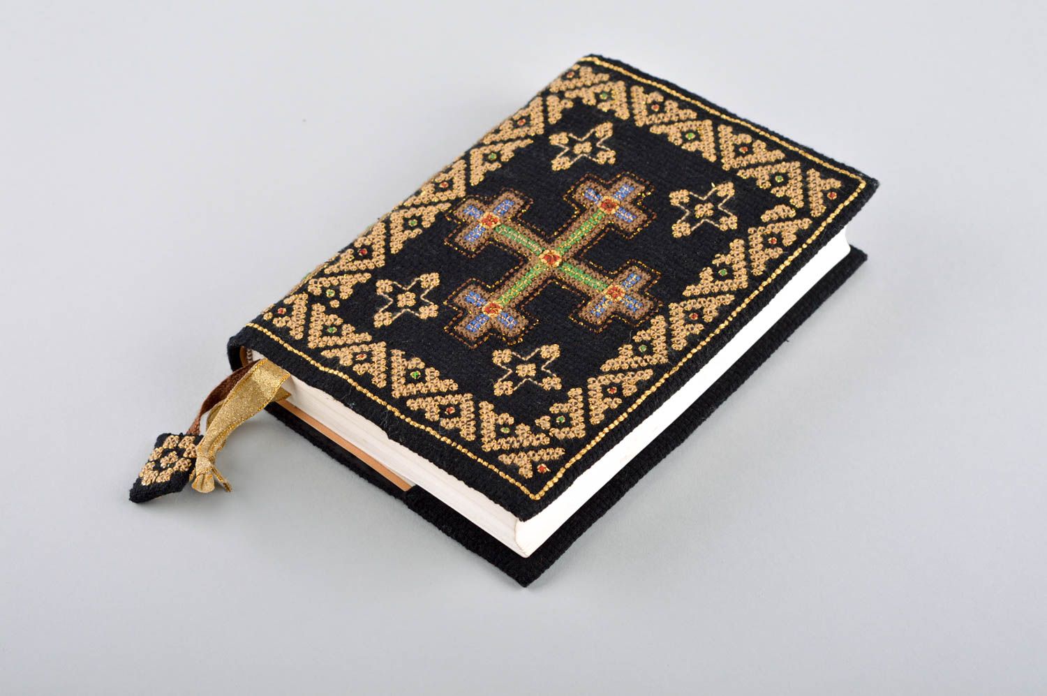 Copertina per libro fatta a mano con ricamo copertina libro di fili di iride
 foto 2