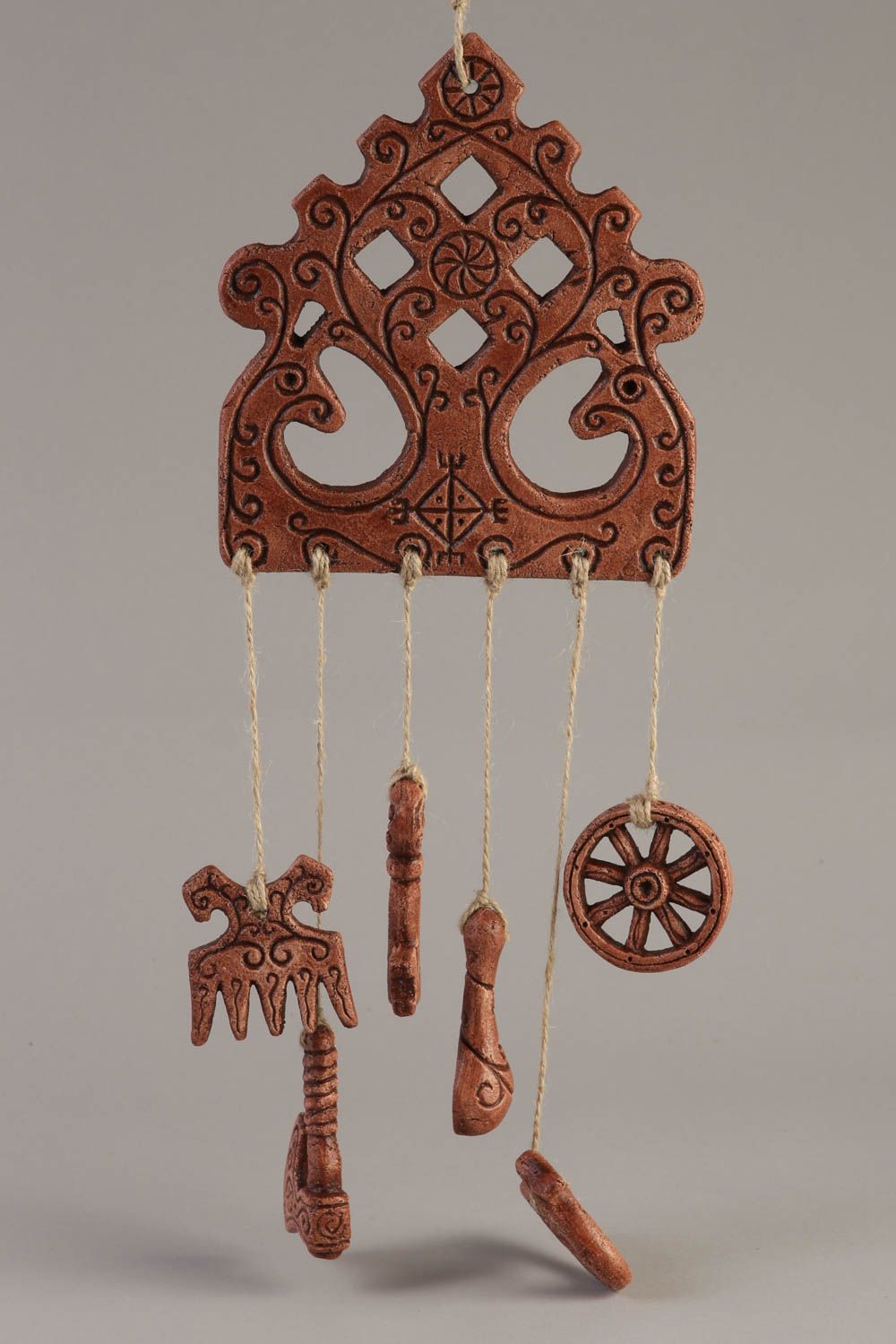 Handmade Deko Anhänger Wand Schmuck Wohn Accessoire aus Schamotteton Amulett  foto 1