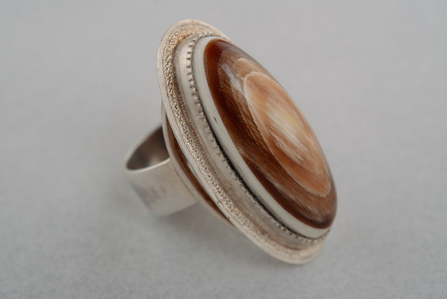 Seal ring with a cow horn photo 5