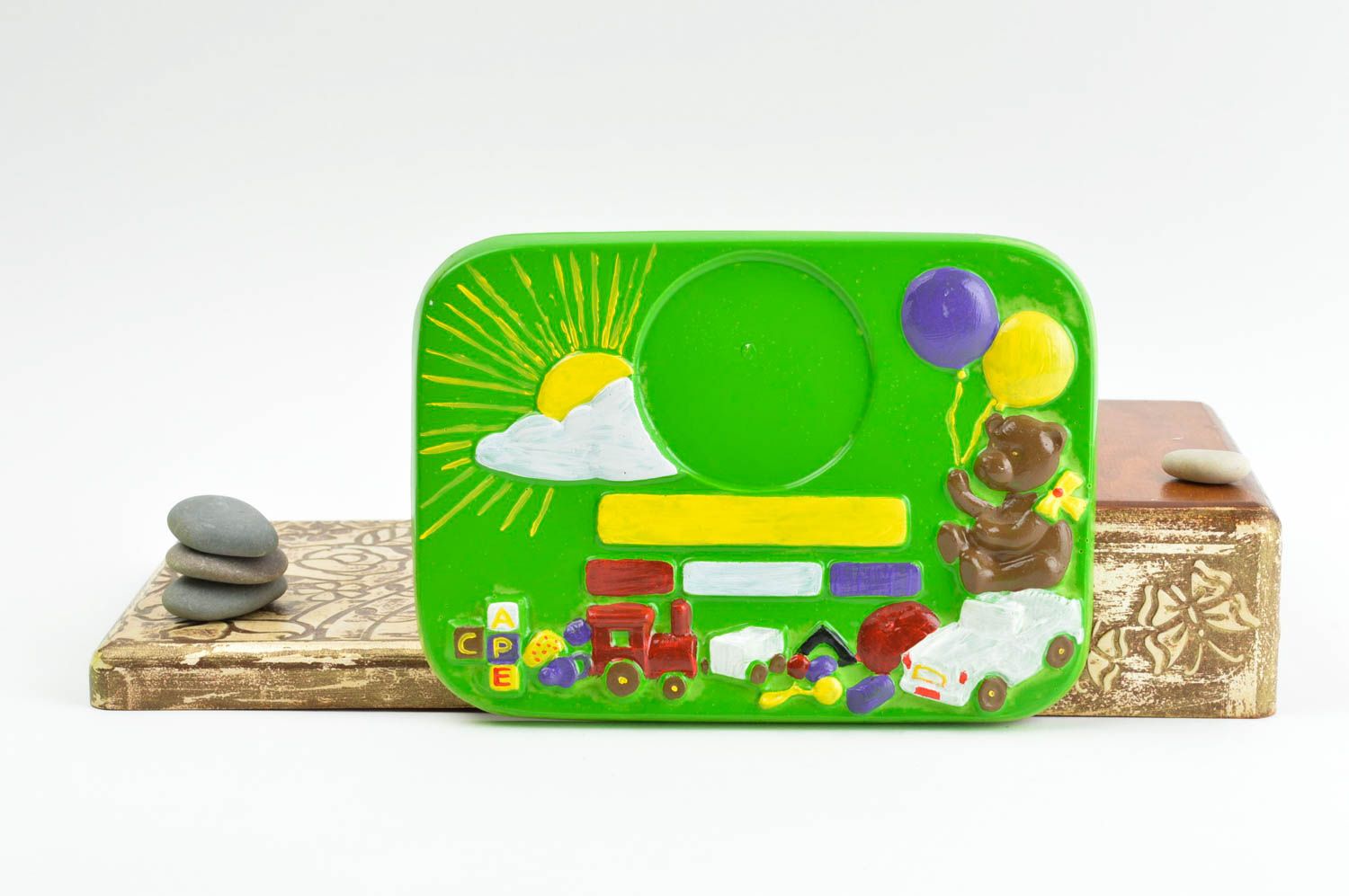 Фоторамка из гипса ручной работы детская рамка панно из гипса Игрушки зеленое фото 1